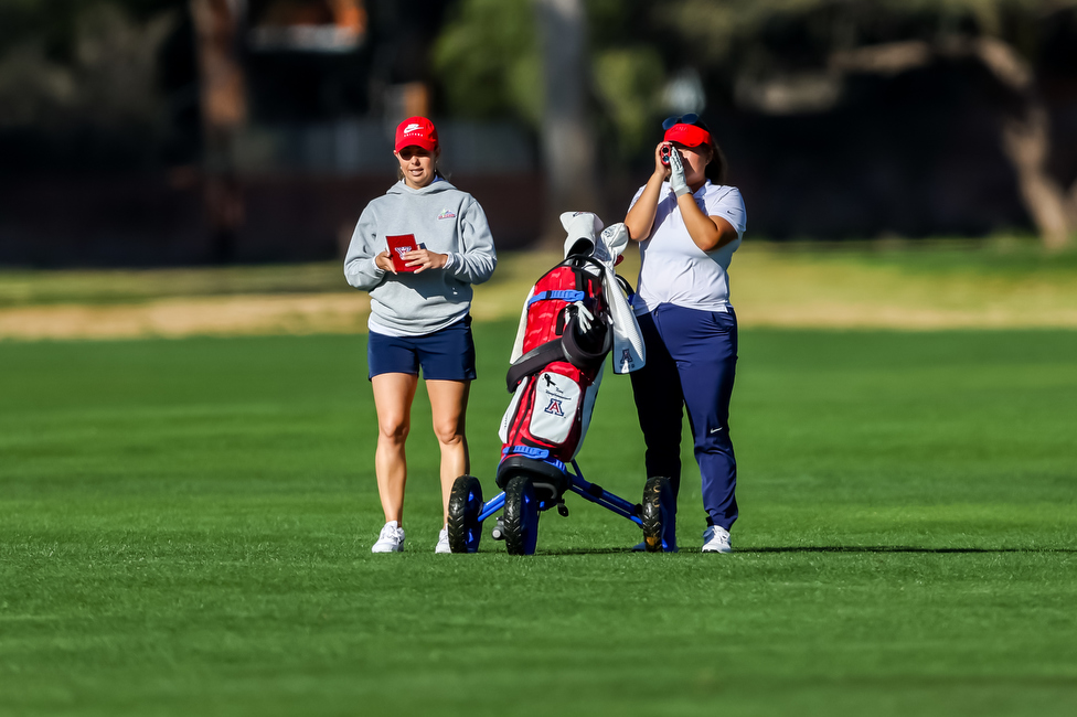 Giovana Maymon, Head Coach, Nena Wongthanavimok - TUCSON, ARIZ. -- Women’s Golf in the  Thunderbird Collegiate Hosted by Lorena Ochoa at Tucson Country ClubFeb. 10, 2026. Photo by Rebecca Sasnett / Arizona Athletics