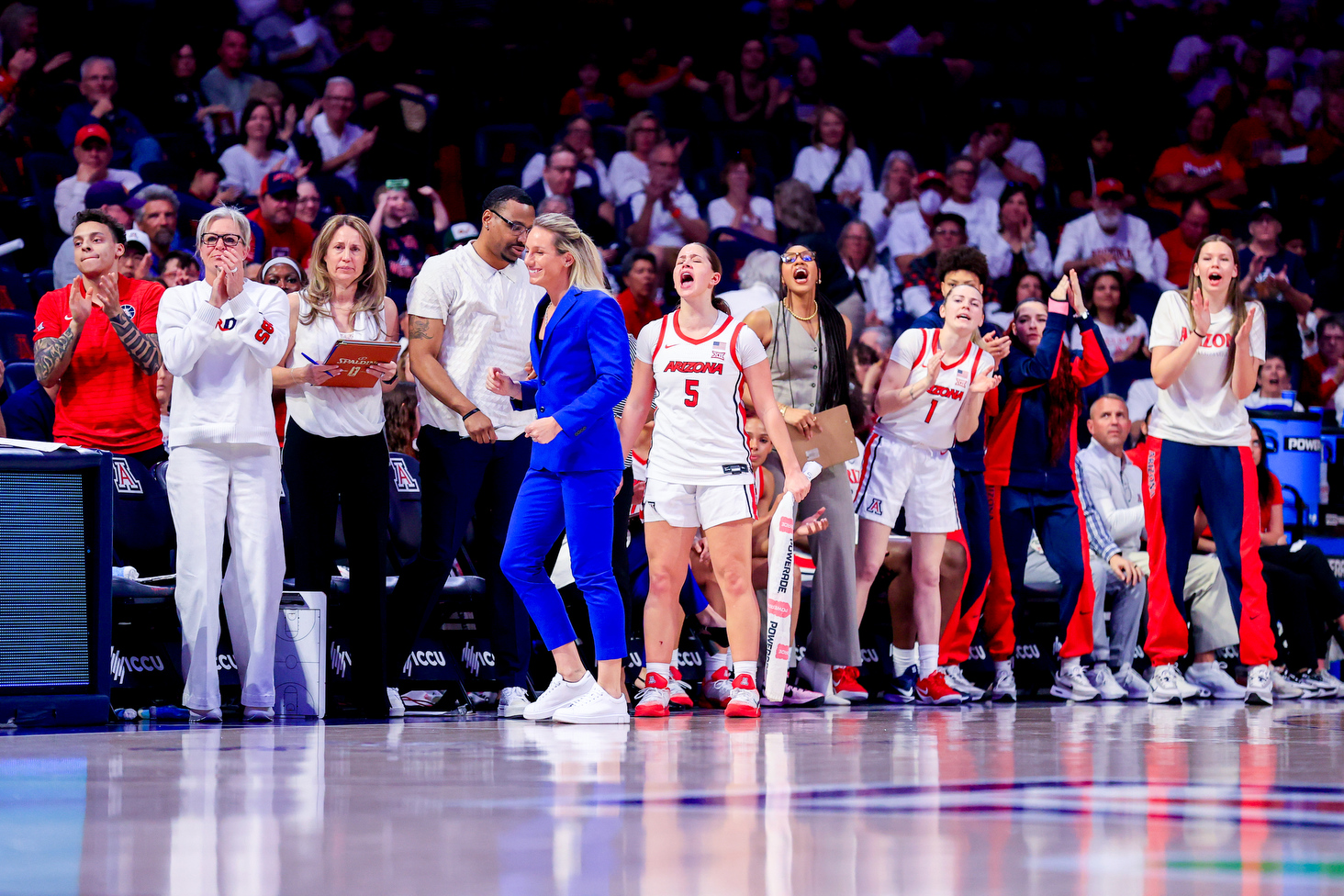 Becky Burke, head coach, Molly Ladwig (5), Kamryn Kitchen (1) — TUCSON, ARIZ. -- Women’s Basketball vs. University of Houston in McKale Center at AKELME Arena.Feb. 24, 2026. Photo by Catherine Regan / Arizona Athletics
