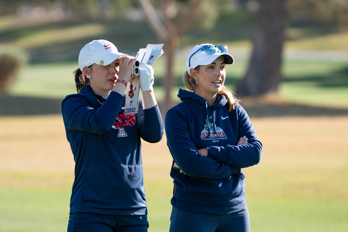 Giovana Maymon, head coach, Charlotte Back — PEORIA, ARIZ. -- Women’s golf competes in the first round of the 2025 Westbrook Invitational on the  Vistas Course at Westbrook Village Golf Club.Feb. 22, 2026. Photo by Emma Fitzgerald / for Arizona Athletics