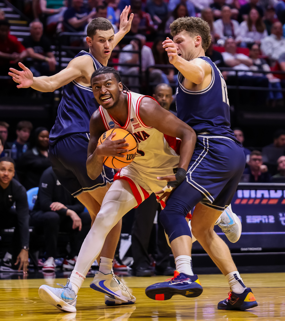 Jaden Bradley (0) — SAN DIEGO, CALIF. -- Men’s basketball vs. Utah State in the Second Round of the 2026 NCAA Tournament at Viejas Arena.March 22, 2026. Photo by Mike Christy / Arizona Athletics
