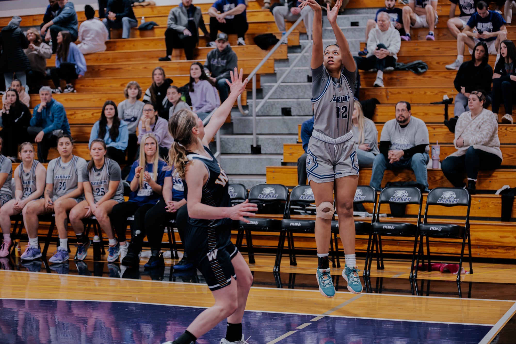 Pelfrey Pours in 19 Points; Jones Records First Career DoubleDouble