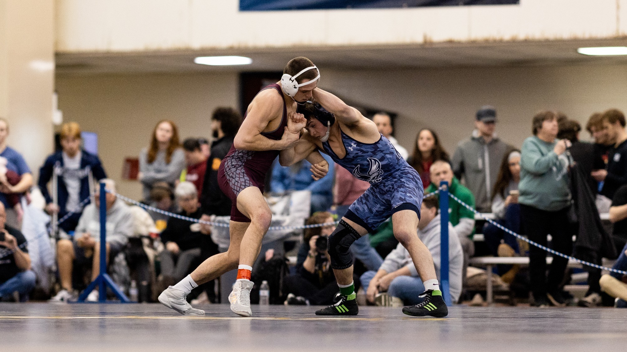 Chance Babb wrestles against Messiah's Levi Snyder at the 2026 NCAA DIII Region III Regional Championships