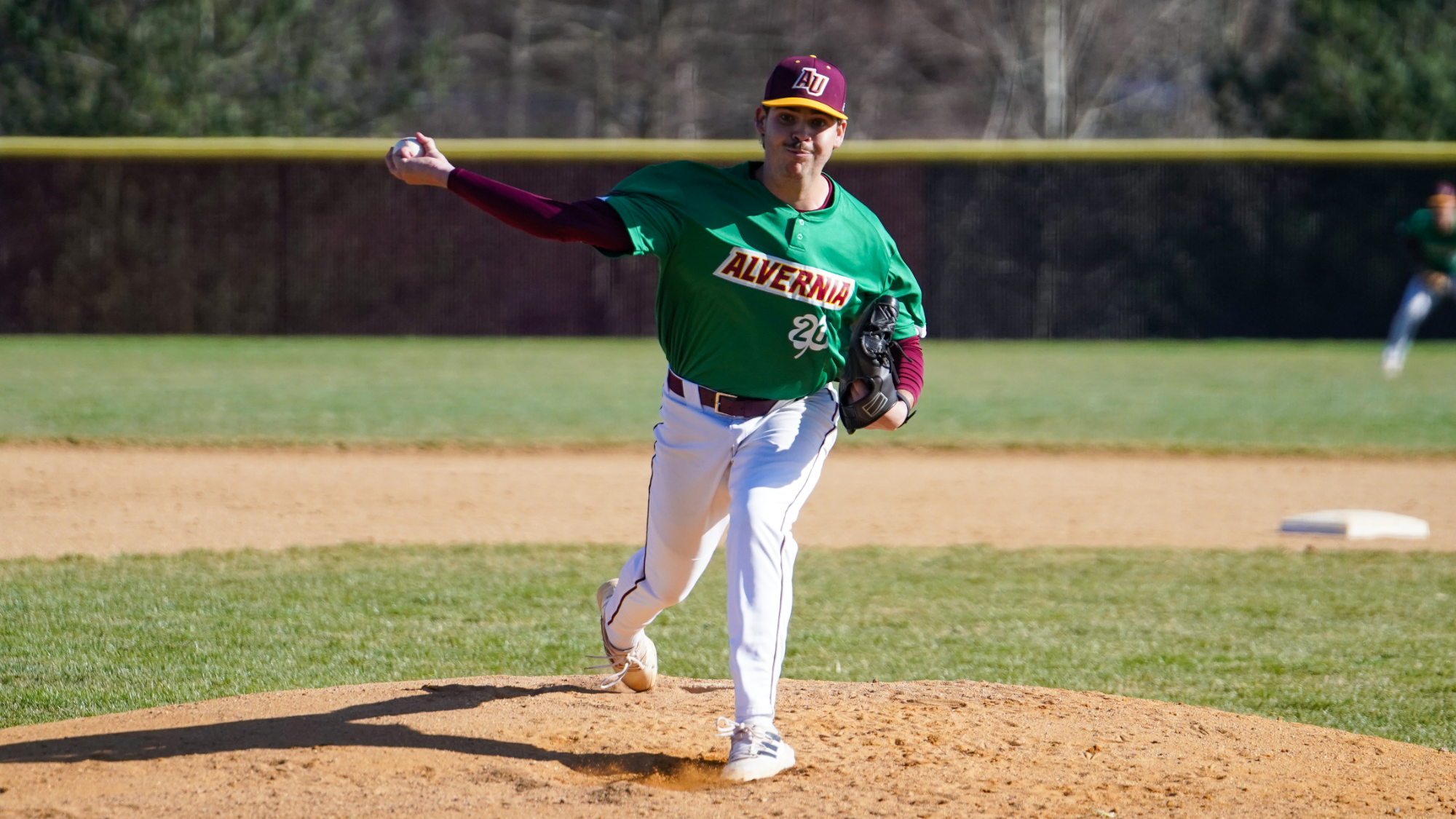 Matt Mays throws a pitch