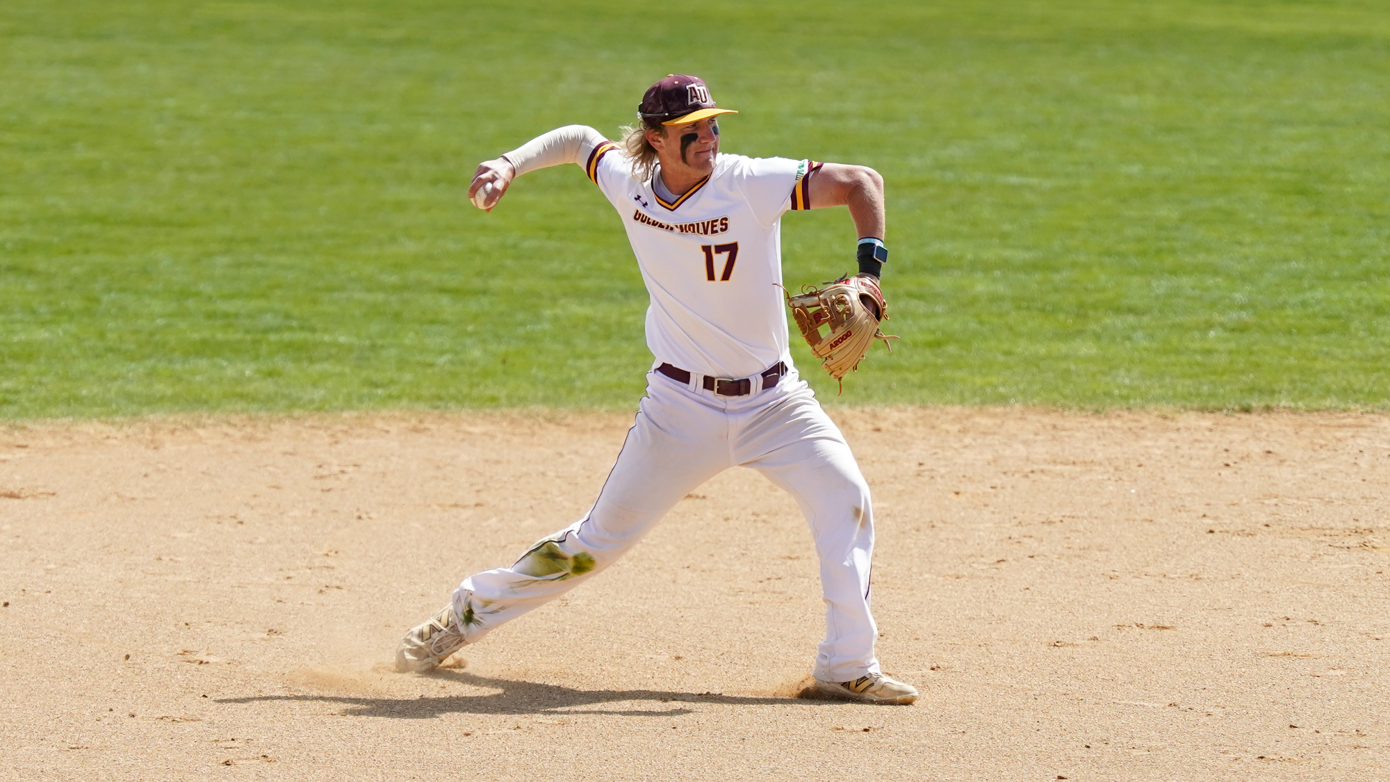 Bobby Hansen makes a play to first base
