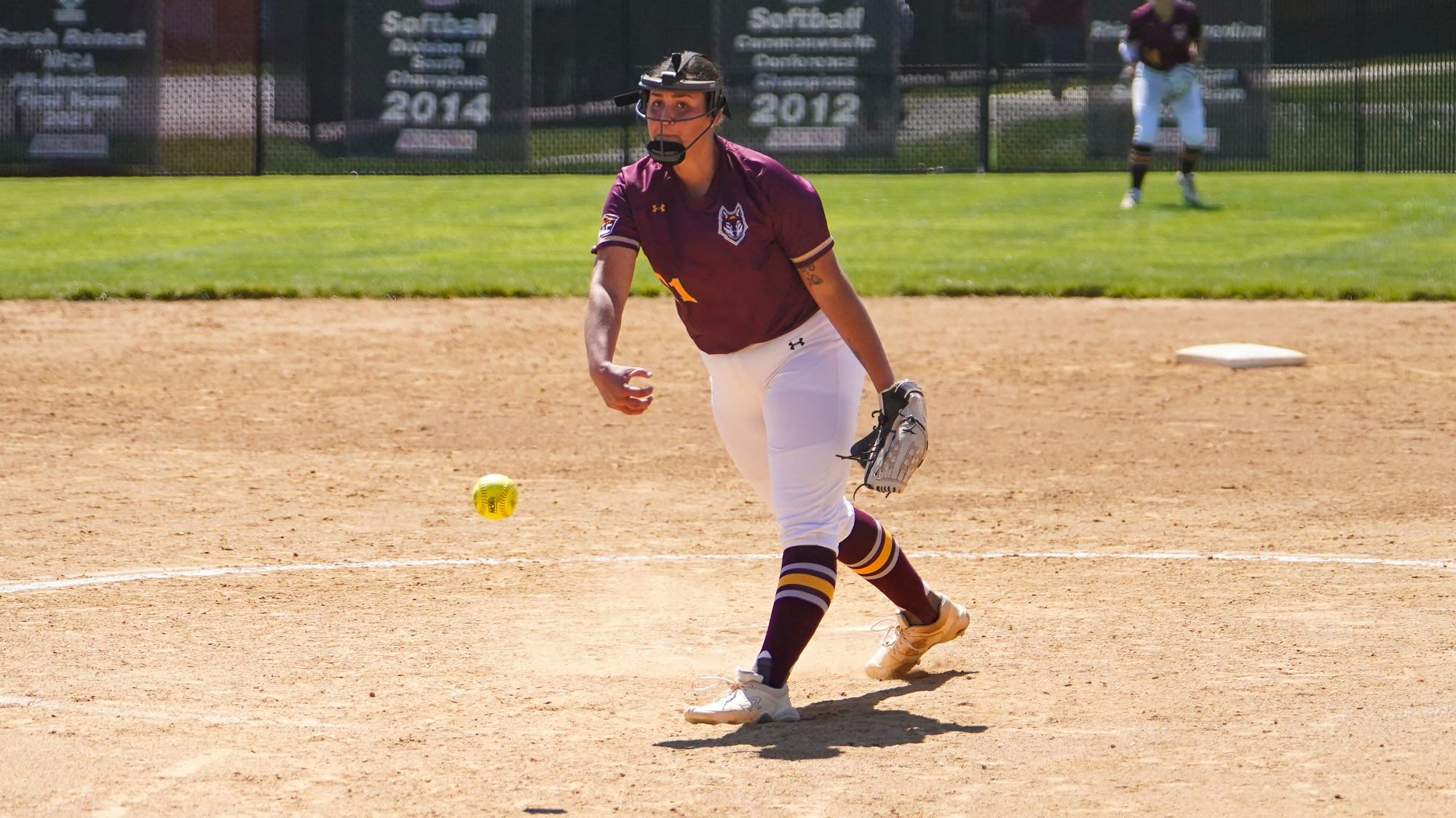 Maddie Velez throws a pitch