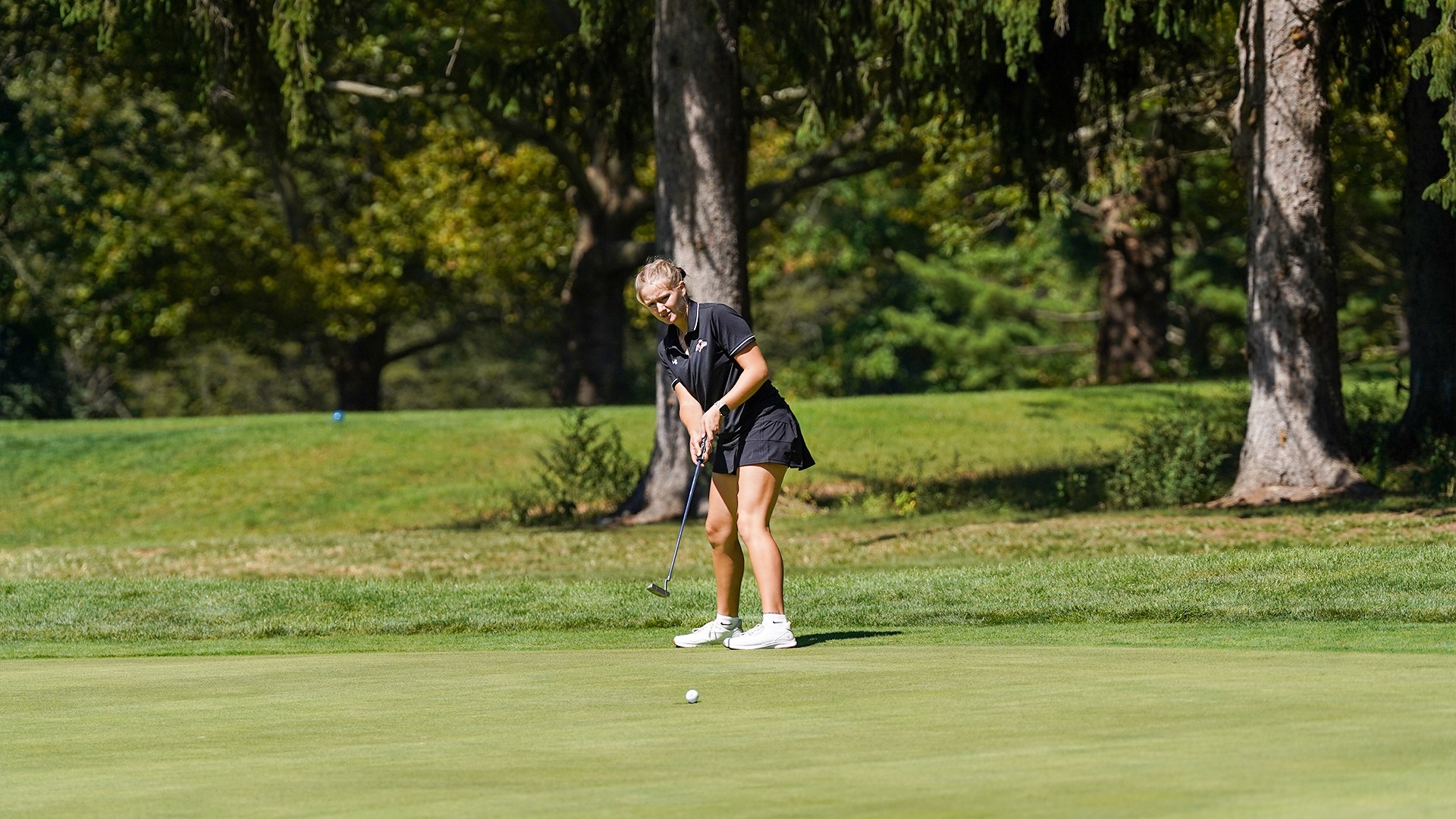 Ayvah Rossi drills putt to save par