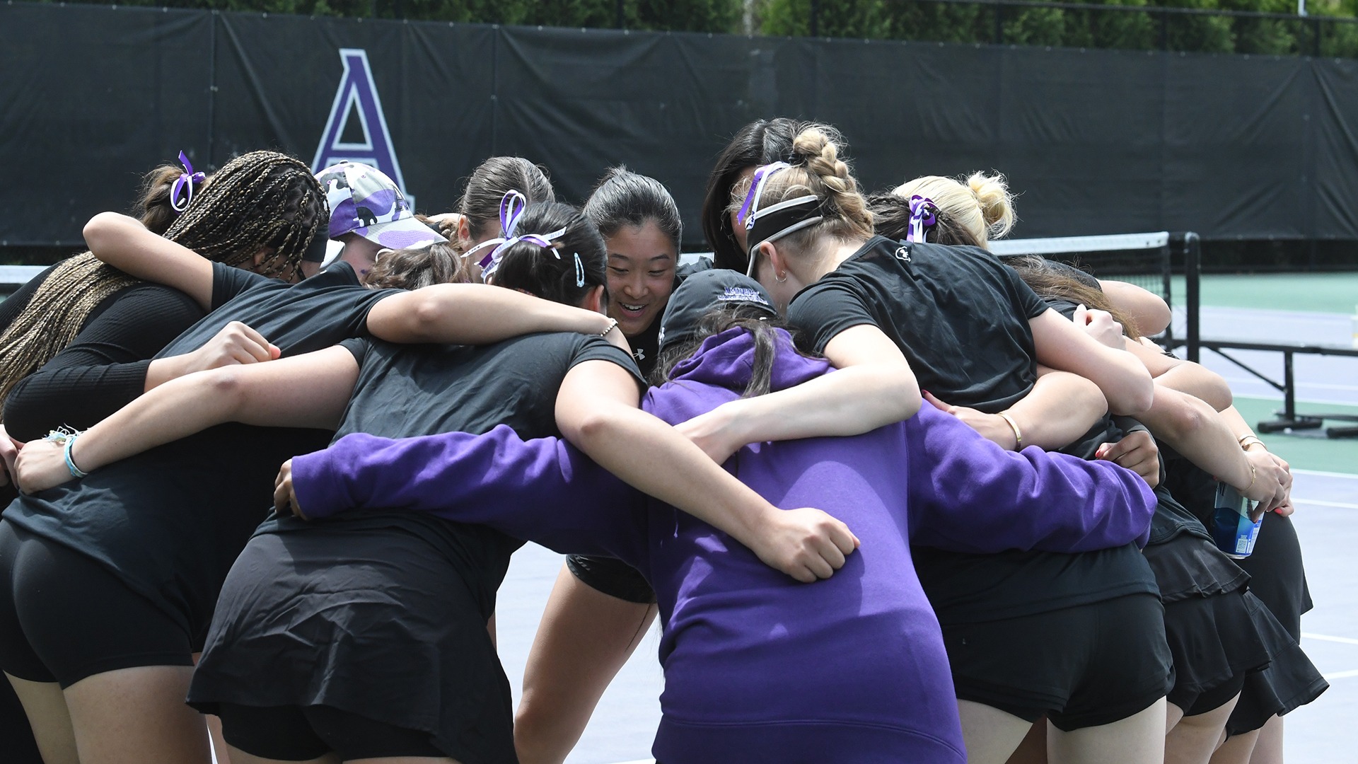 WTEN Team Huddle Midd 5424
