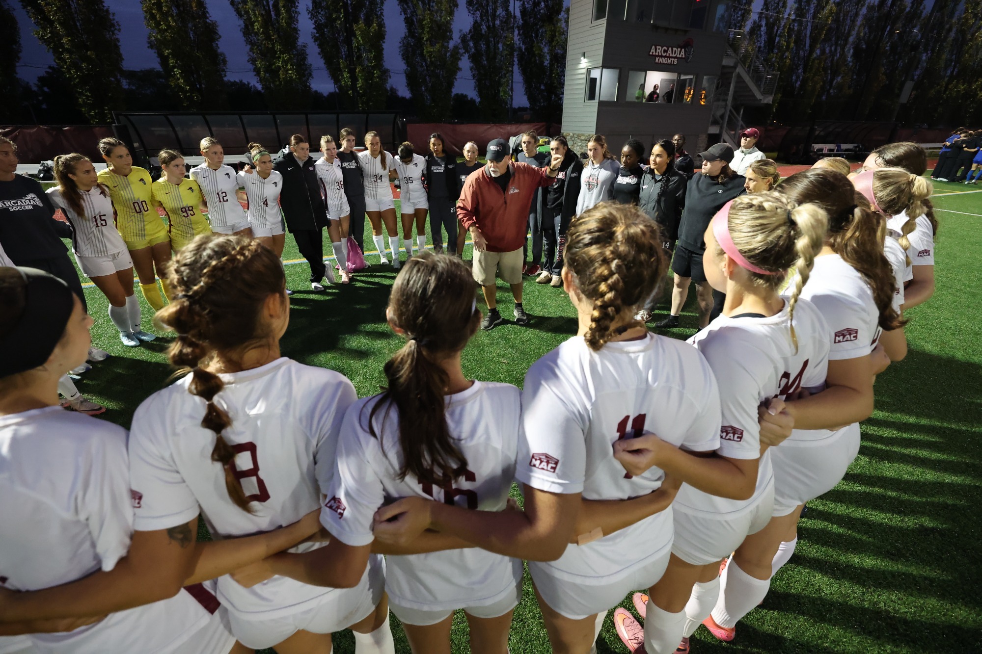 wsoc_team_huddle