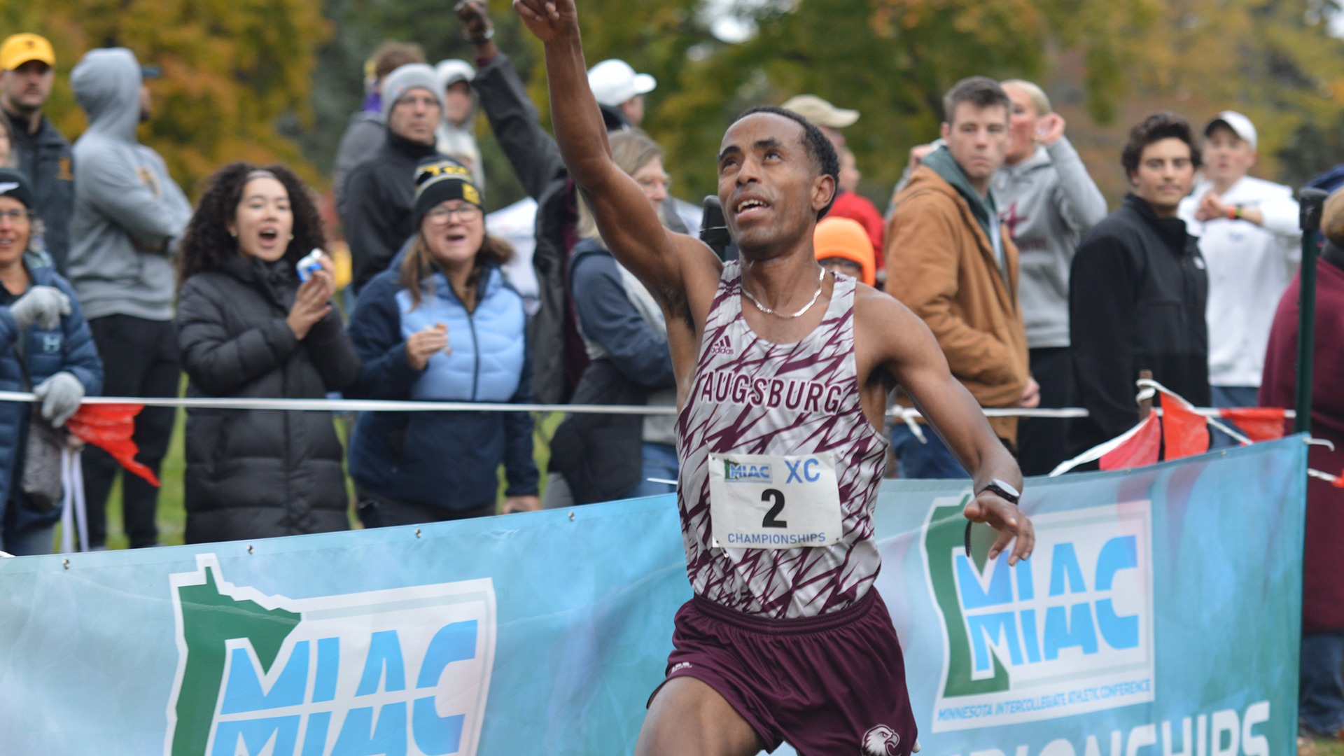 Mohammed Bati points to the sky after winning a 2025 Augsburg men's cross country race.