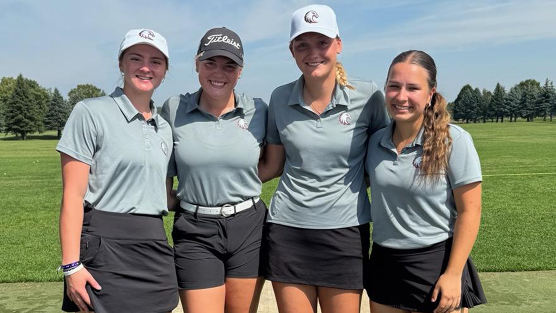 Augsburg's women's golf team poses for a photo after a 2025-26 meet.