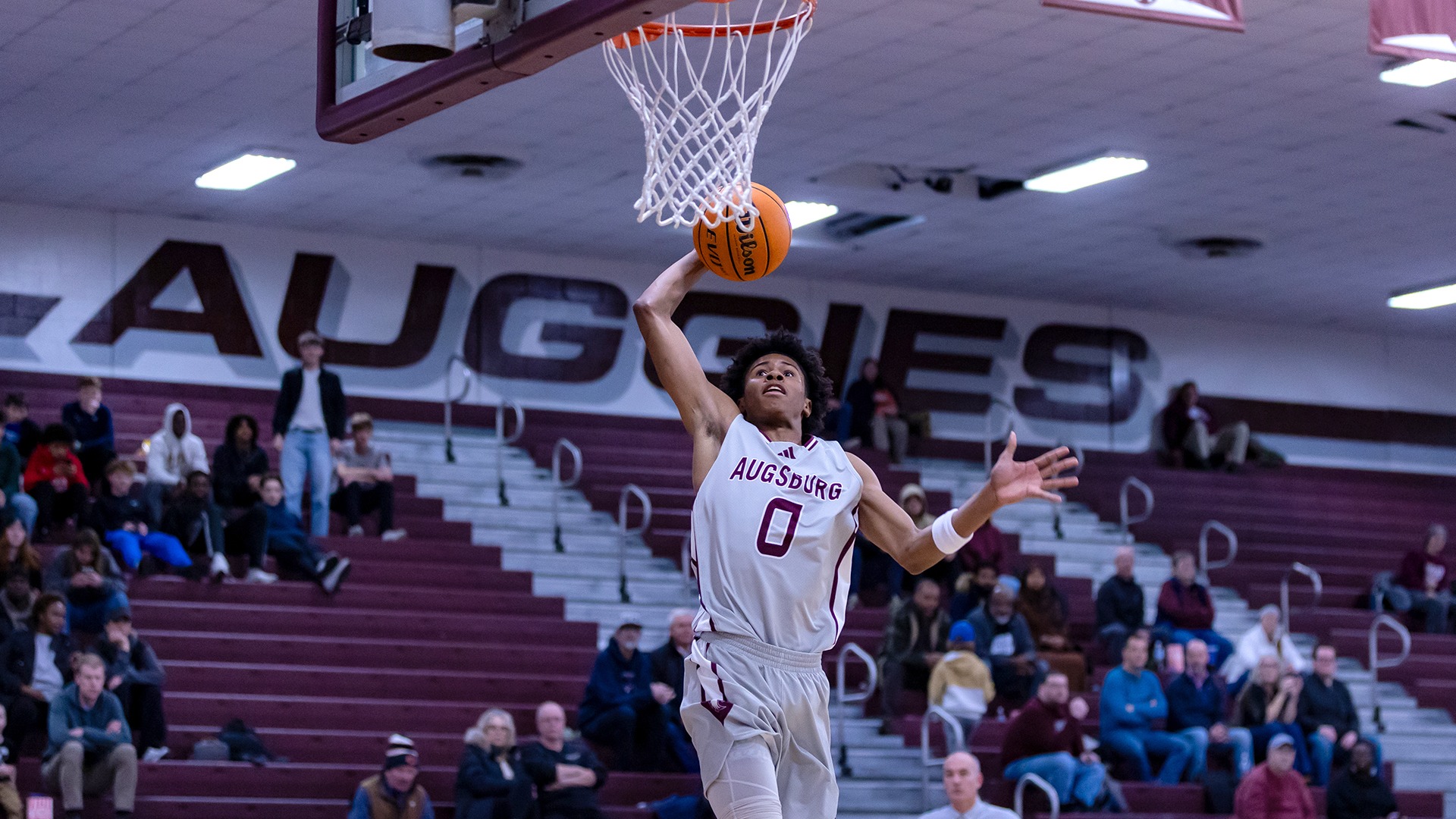 Daevion Hart goes up for a dunk during a 2025-26 Augsburg men's basketball game.