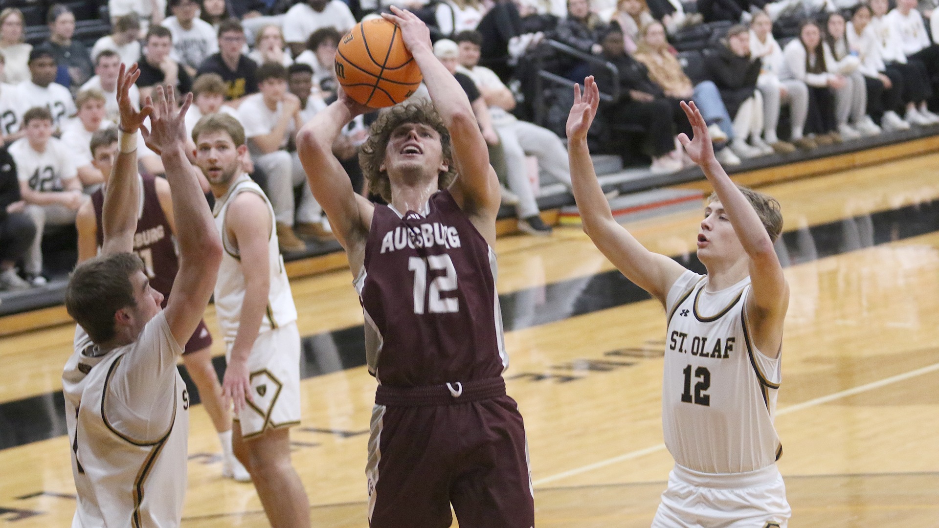 JJ Semanko drives to the hoop during a 2025-26 Augsburg men's basketball game.