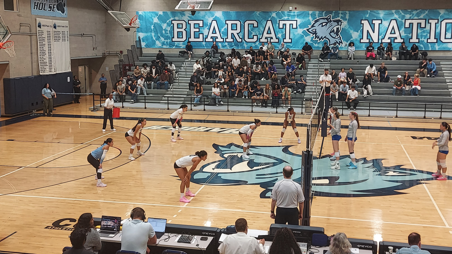 2026 Baruch Women's Volleyball Team against the U.S. Merchant Marine Academy 