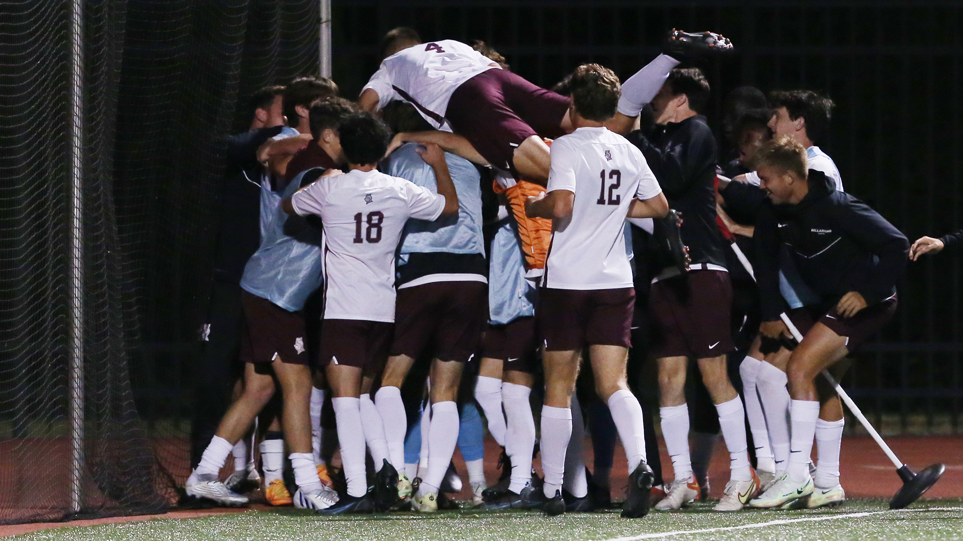 Men's soccer notches 20 victory over USI for 4th win in a row