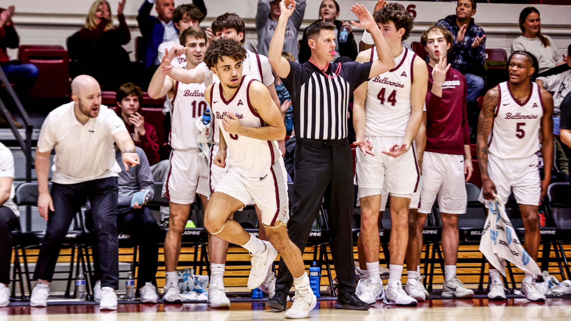 Kenyon Goodin 3-pointer bench celebration