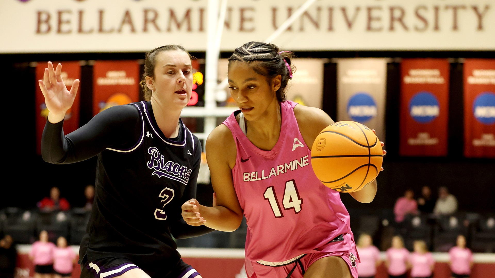 Andrea Chiquemba drives against Lipscomb.