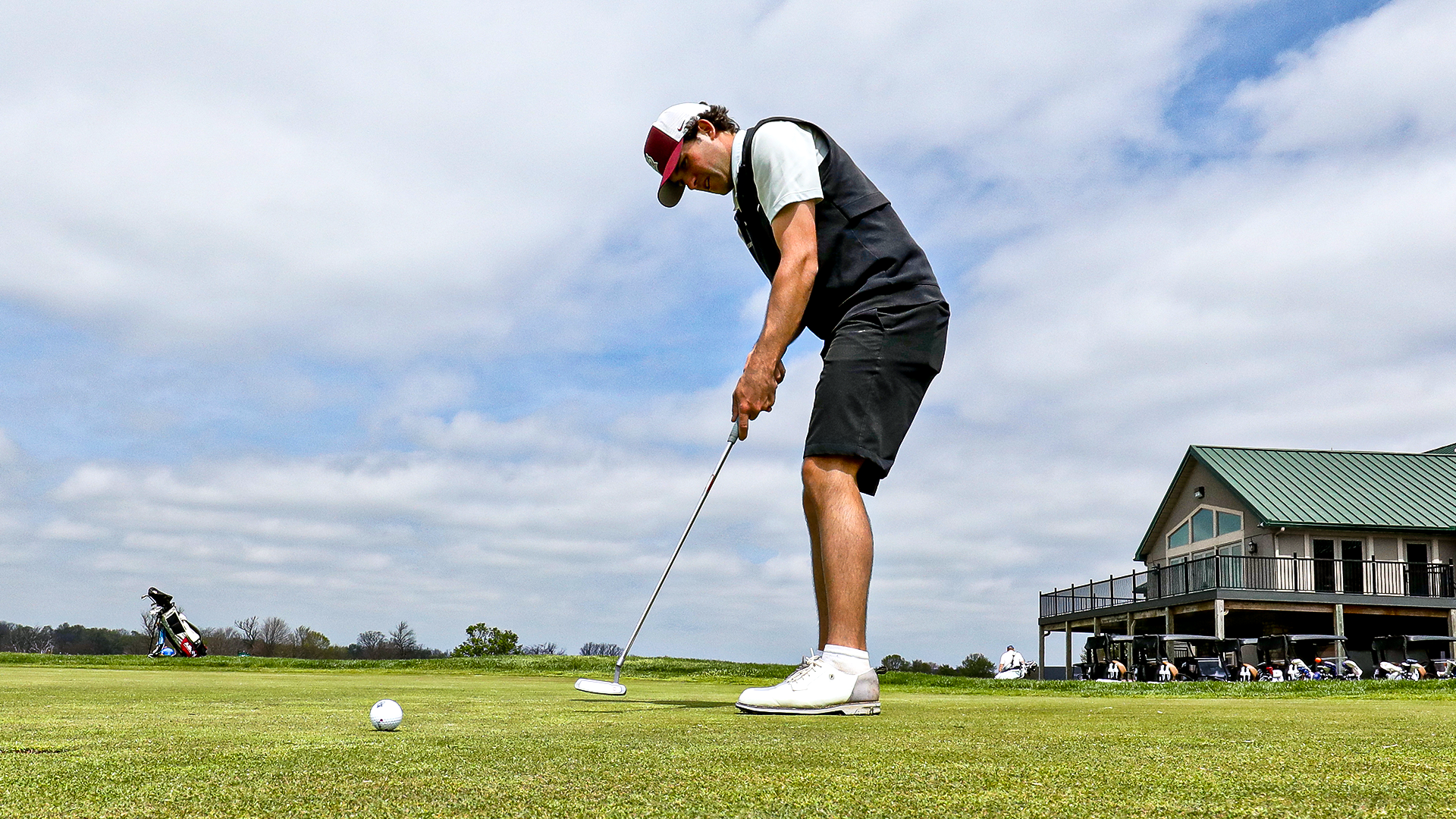 Ben Wulkopf rolling putts on the practice green at Houston Oaks Golf Club