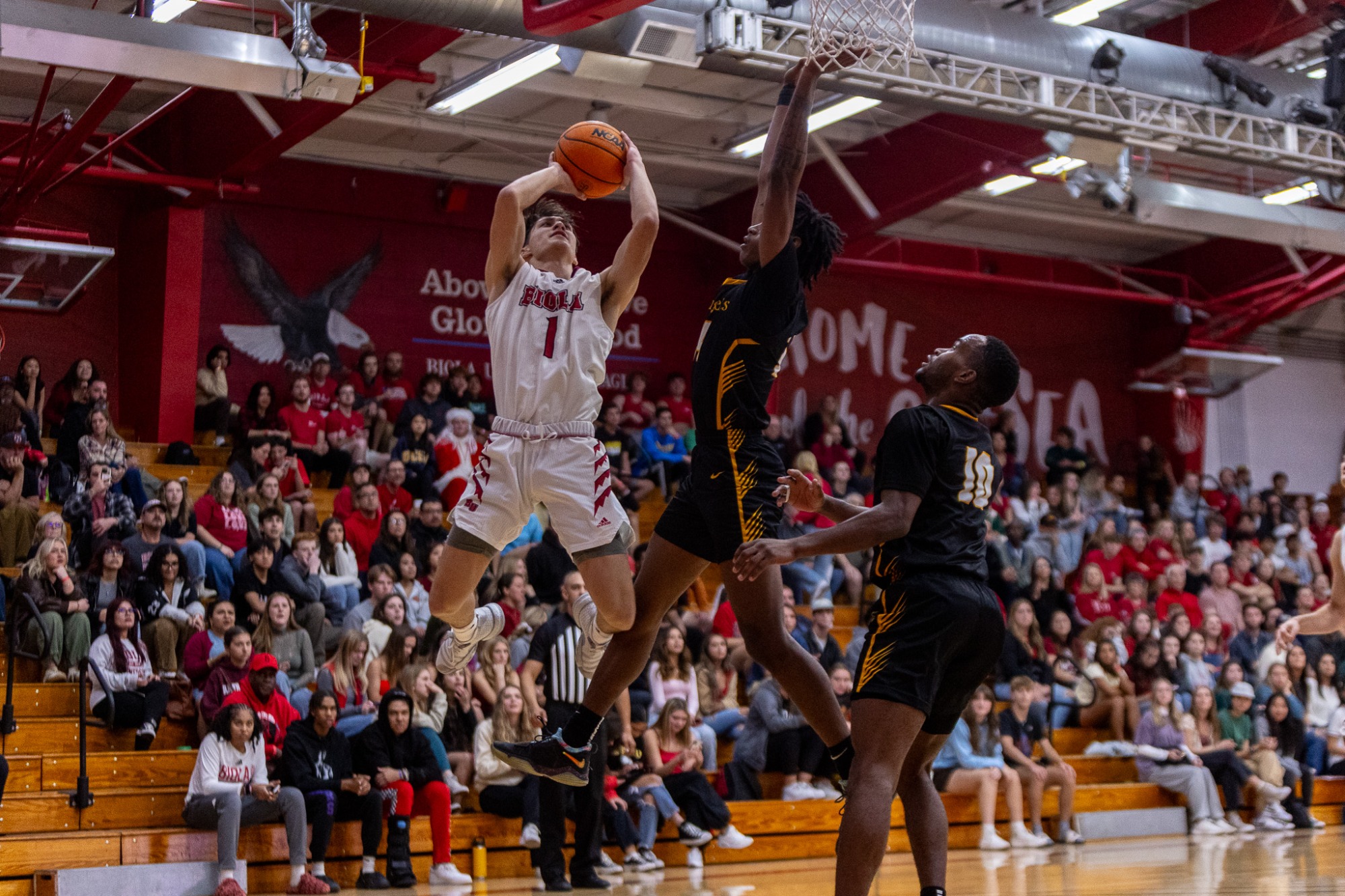 A Tough Tussle - Biola University Athletics
