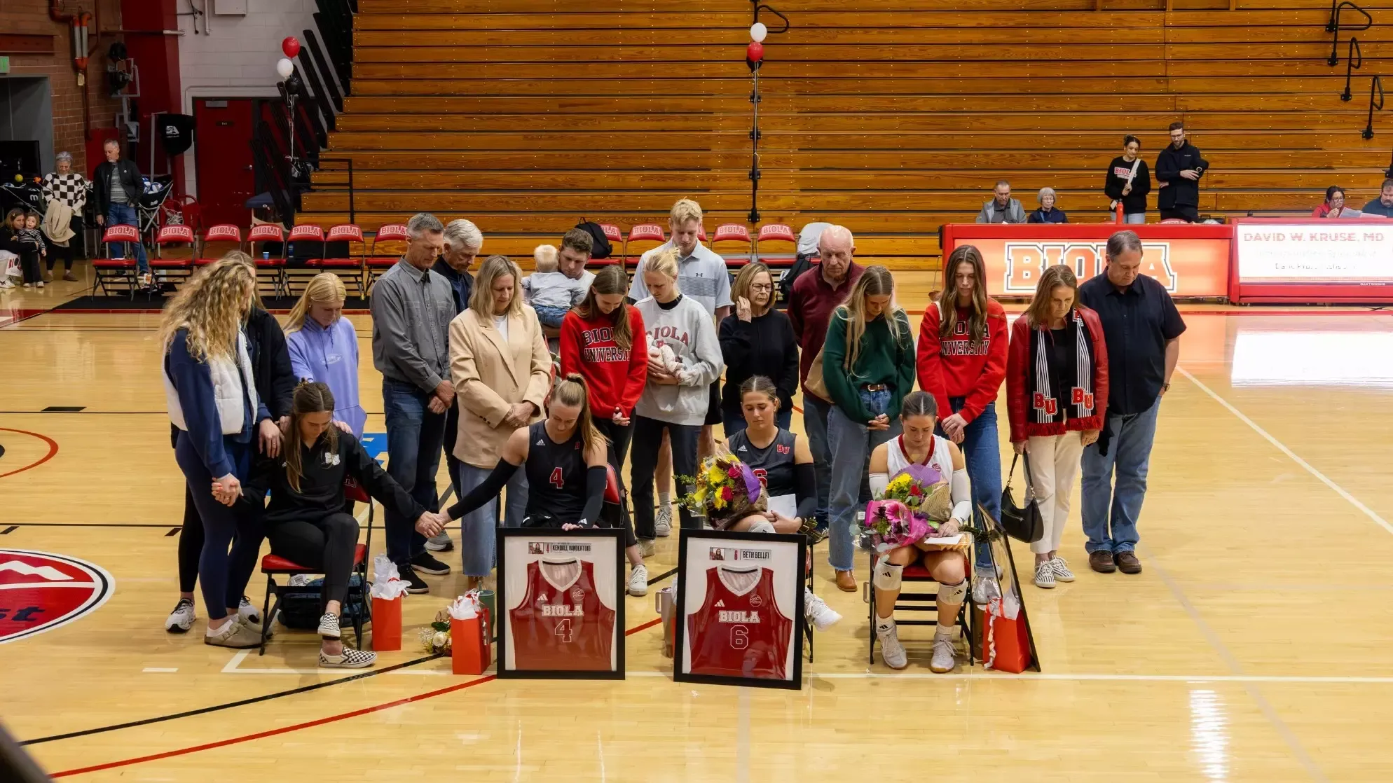 2025 Volleyball Seniors praying