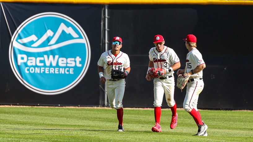 outfielders running in