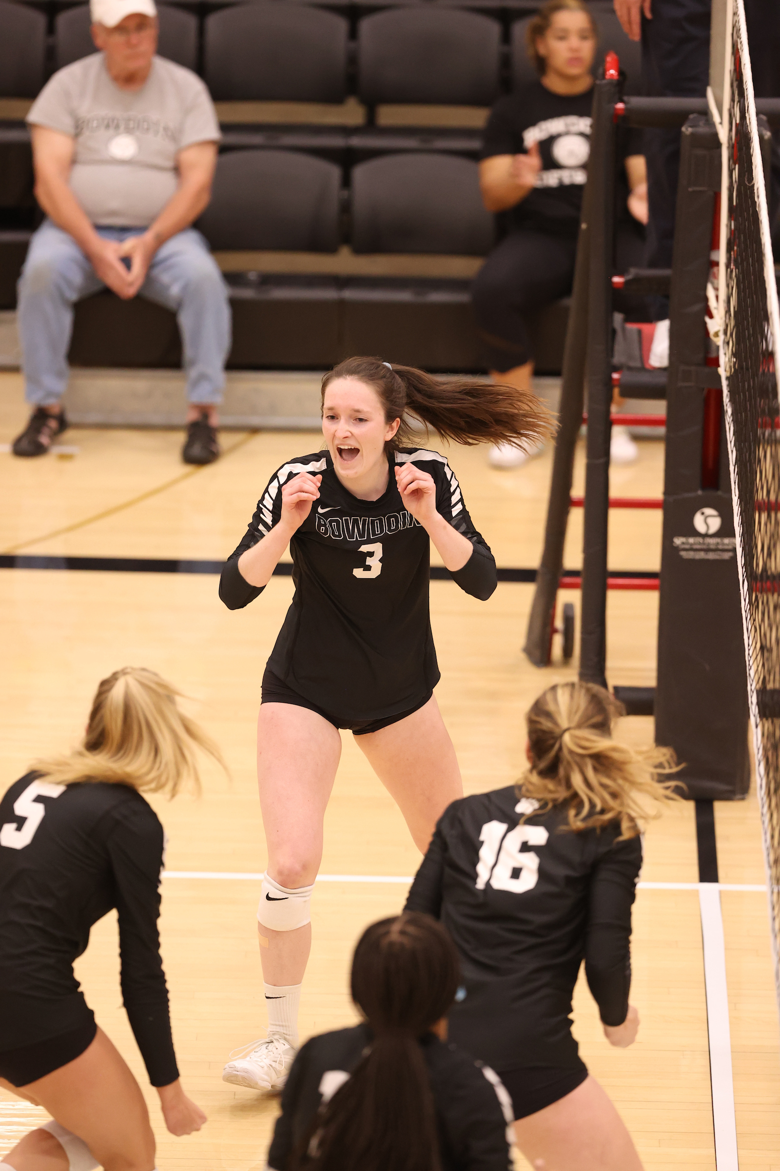 Volleyball Splits With Arcadia and Salisbury on Final Day of