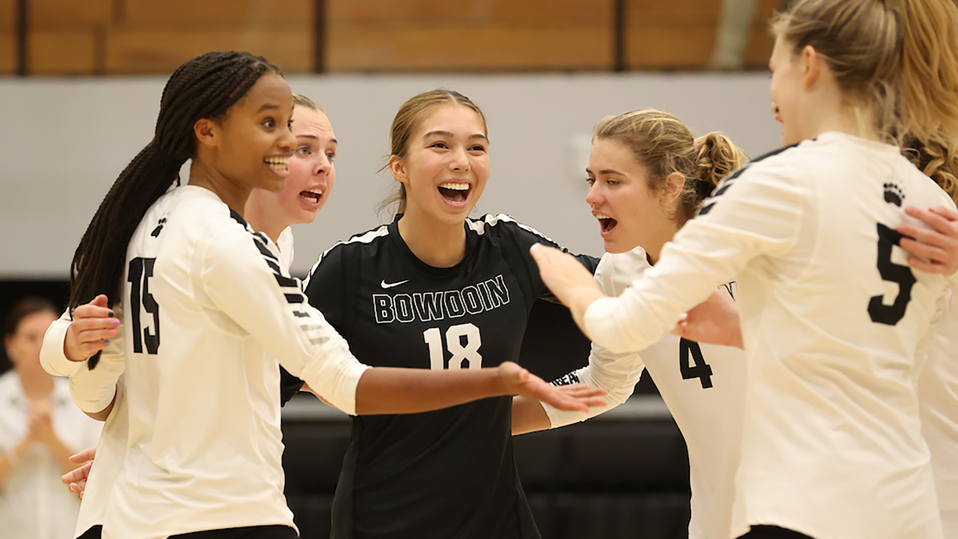 Volleyball Splits Saturday Matches of TriMatch Bowdoin College