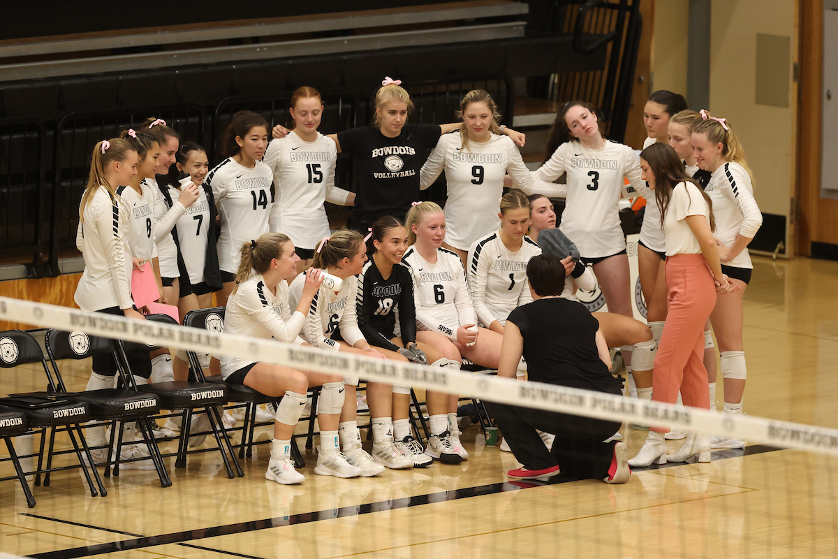Volleyball Ends Regular Season With Loss at Tufts Bowdoin College