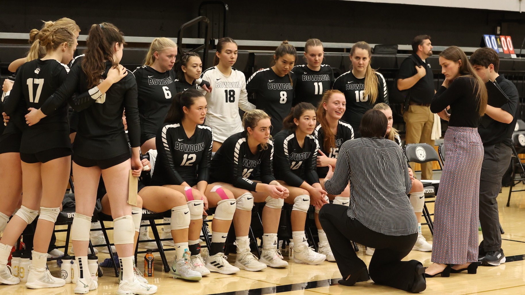 Furious Rally Comes Up Short as Volleyball Falls in Five to Illinois