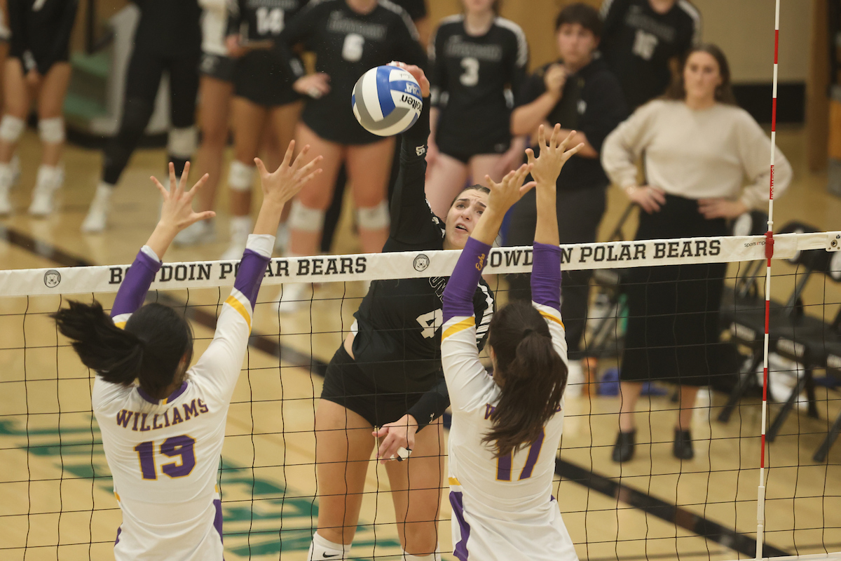 Wesleyan Holds Off Bowdoin in Volleyball Bowdoin College