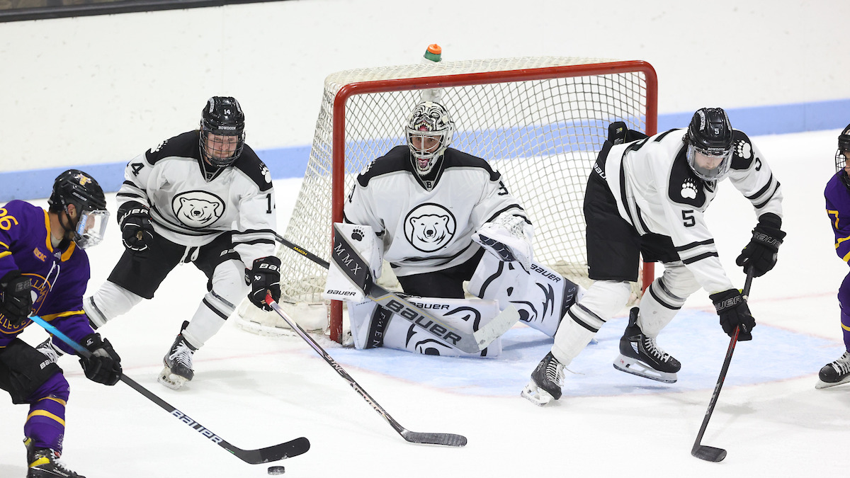 Men's Ice Hockey Drops 32 Season Opener to Williams in Overtime