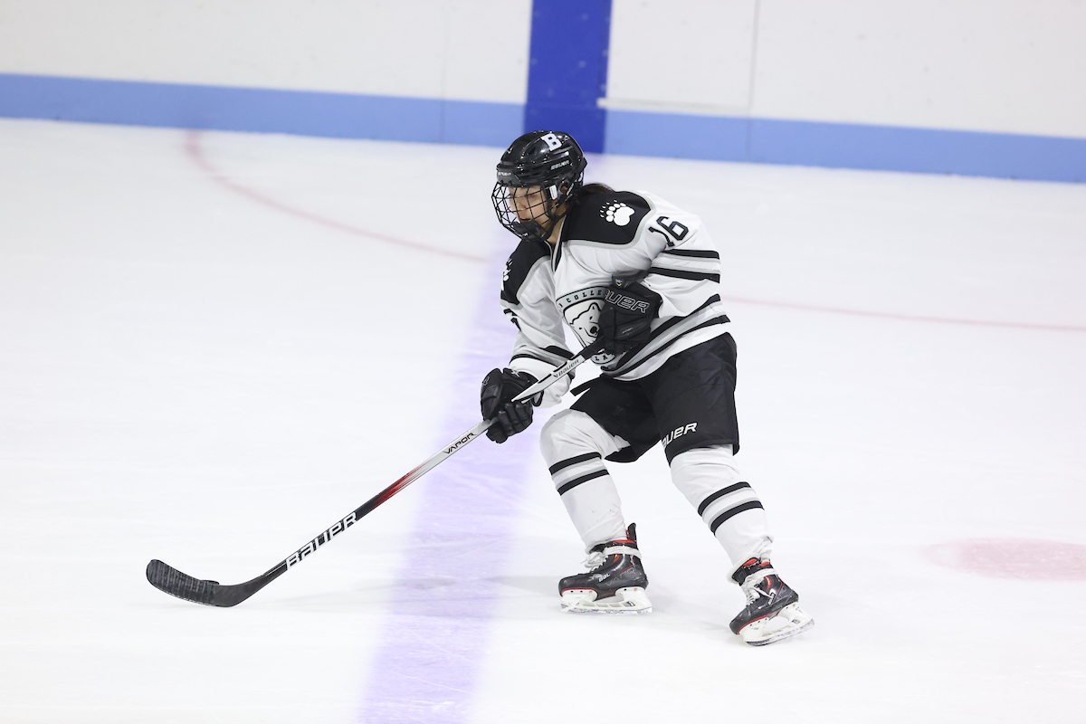 Women's Hockey Scores in Overtime to Win 43 at Wesleyan Bowdoin College