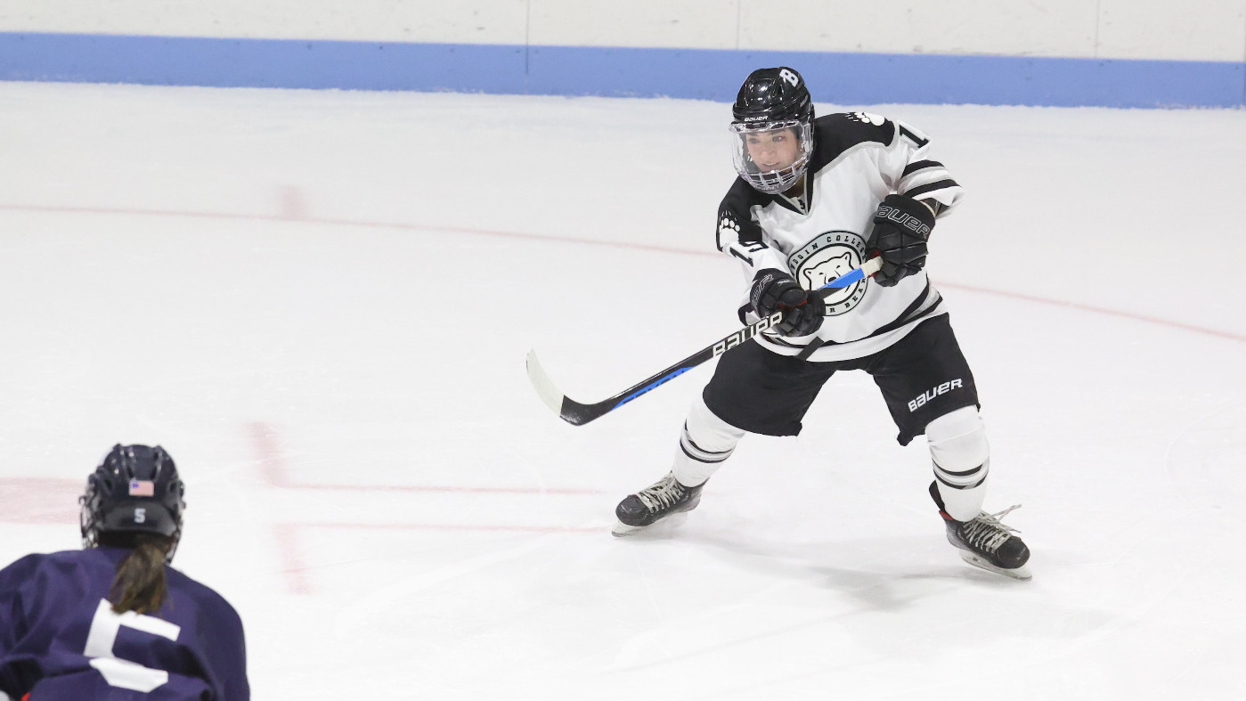 Women's Hockey Opens Series With 31 Loss to Middlebury Bowdoin College