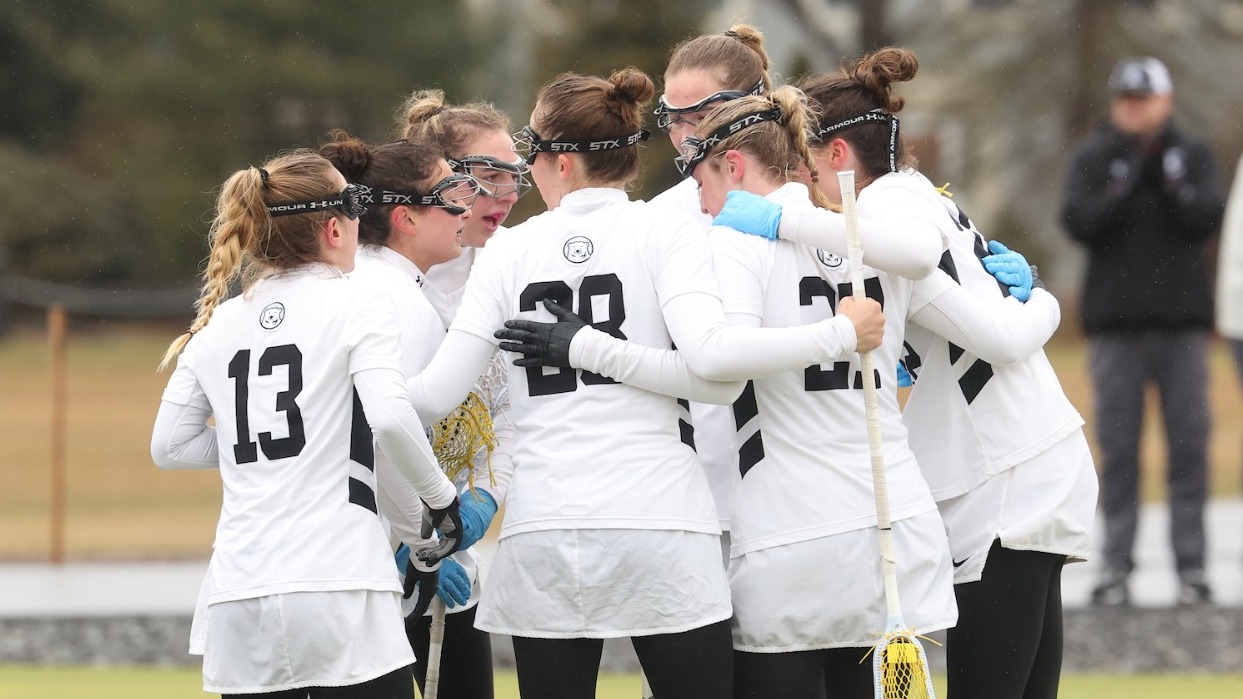 Women's Lacrosse huddle