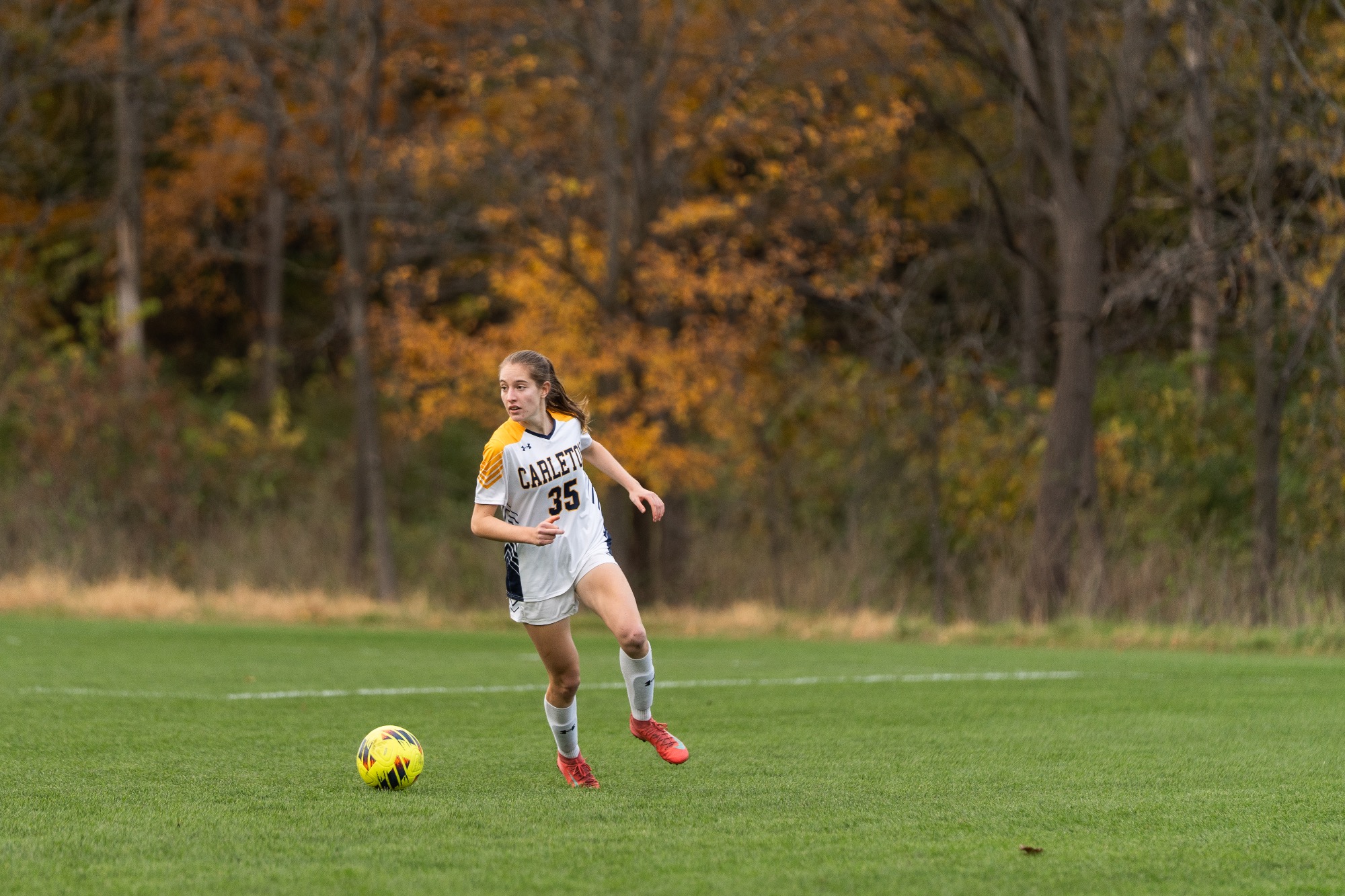 Katherine Mallon dribbling