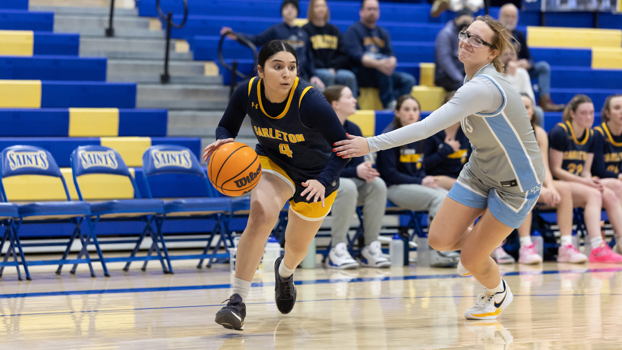 Jasmine Maldonado dribbles around a defender