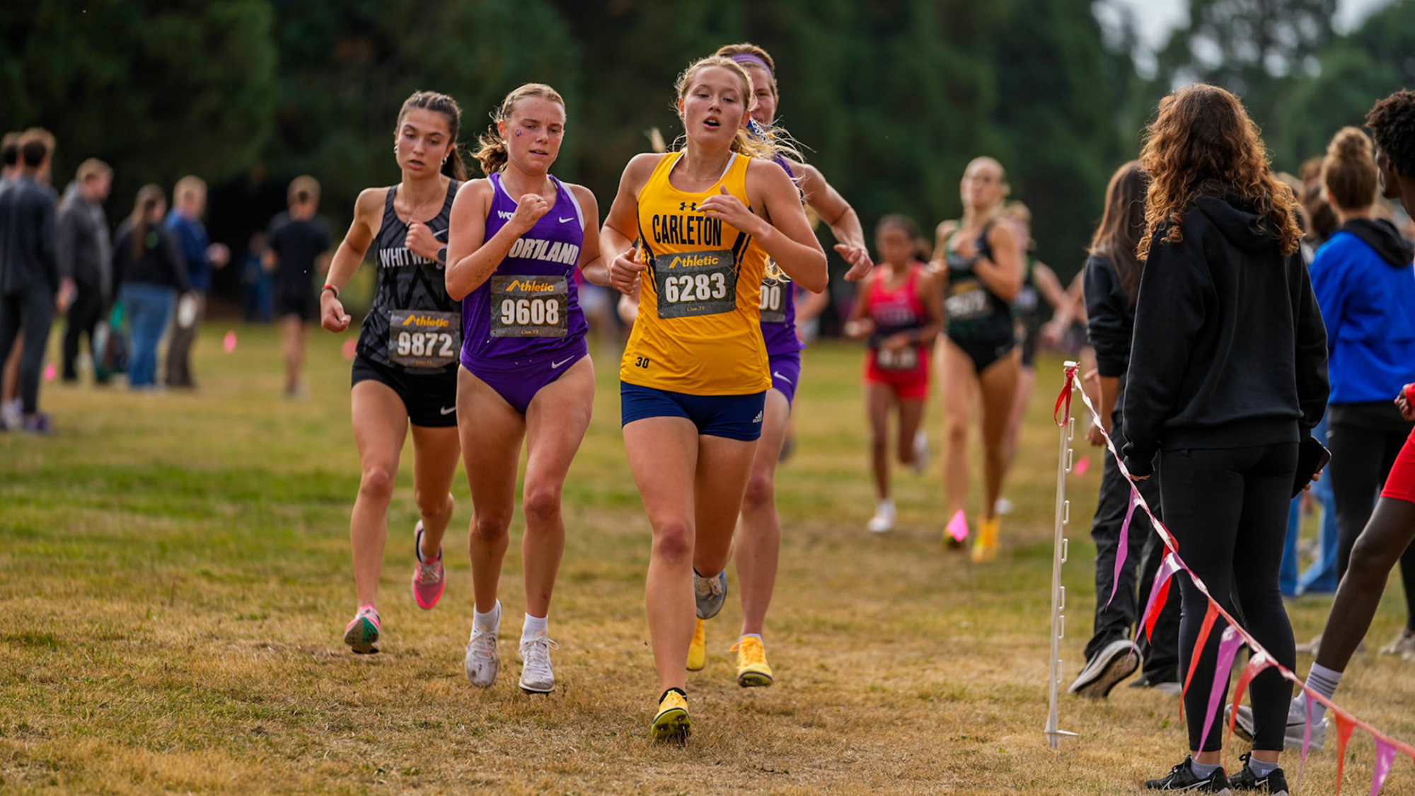 Nina Peterson leads a pack of runners
