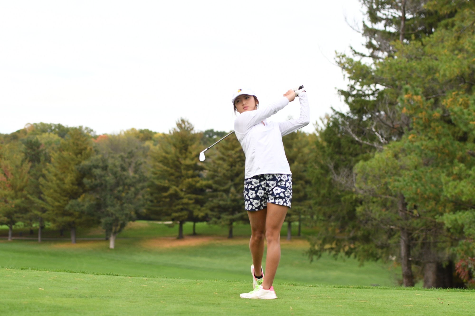 Cindy Yuan watches her approach shot