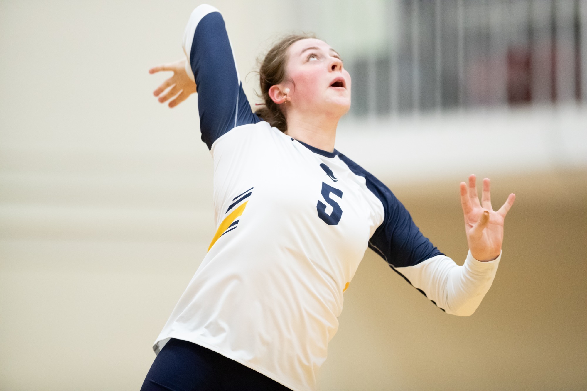 Alexis Ormsby jump serves