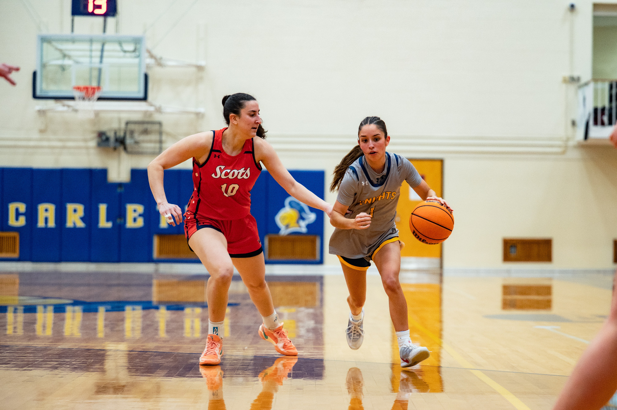 Taylor Dente dribbles past a defender