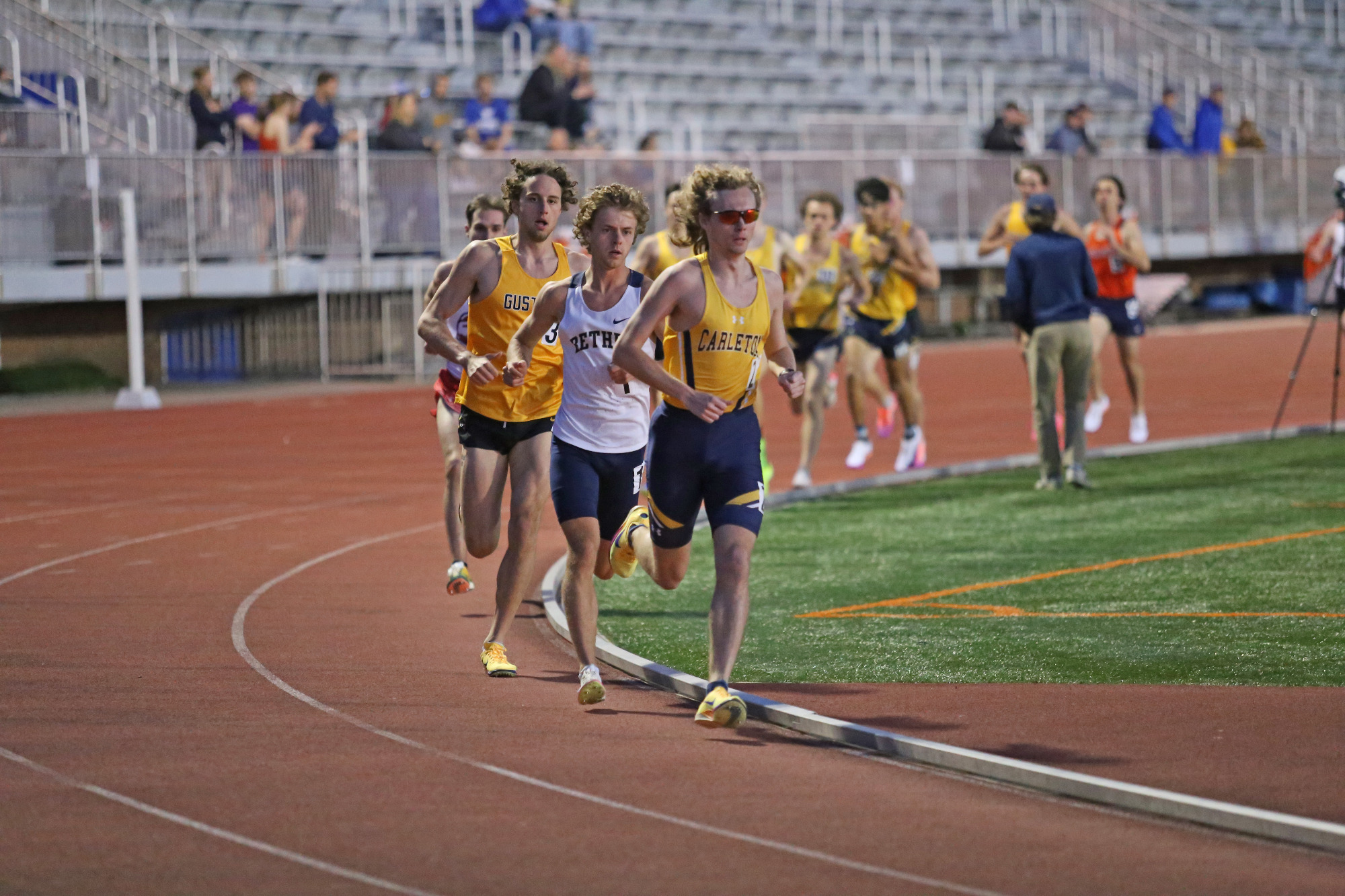 Gabe Nichols leading a pack of runners