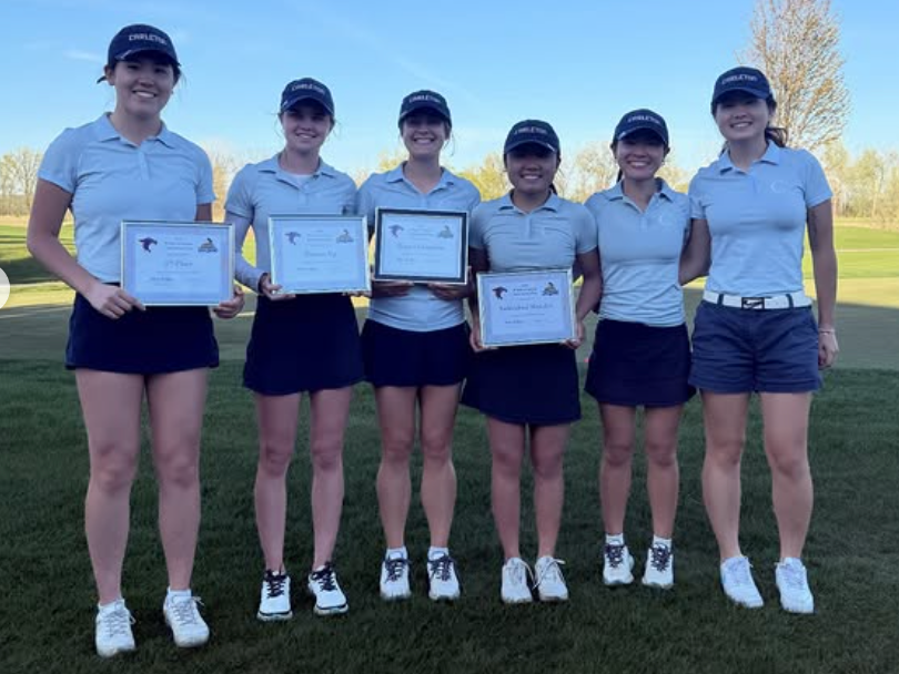 Women's Golf team poses for photo with post-tournament awards