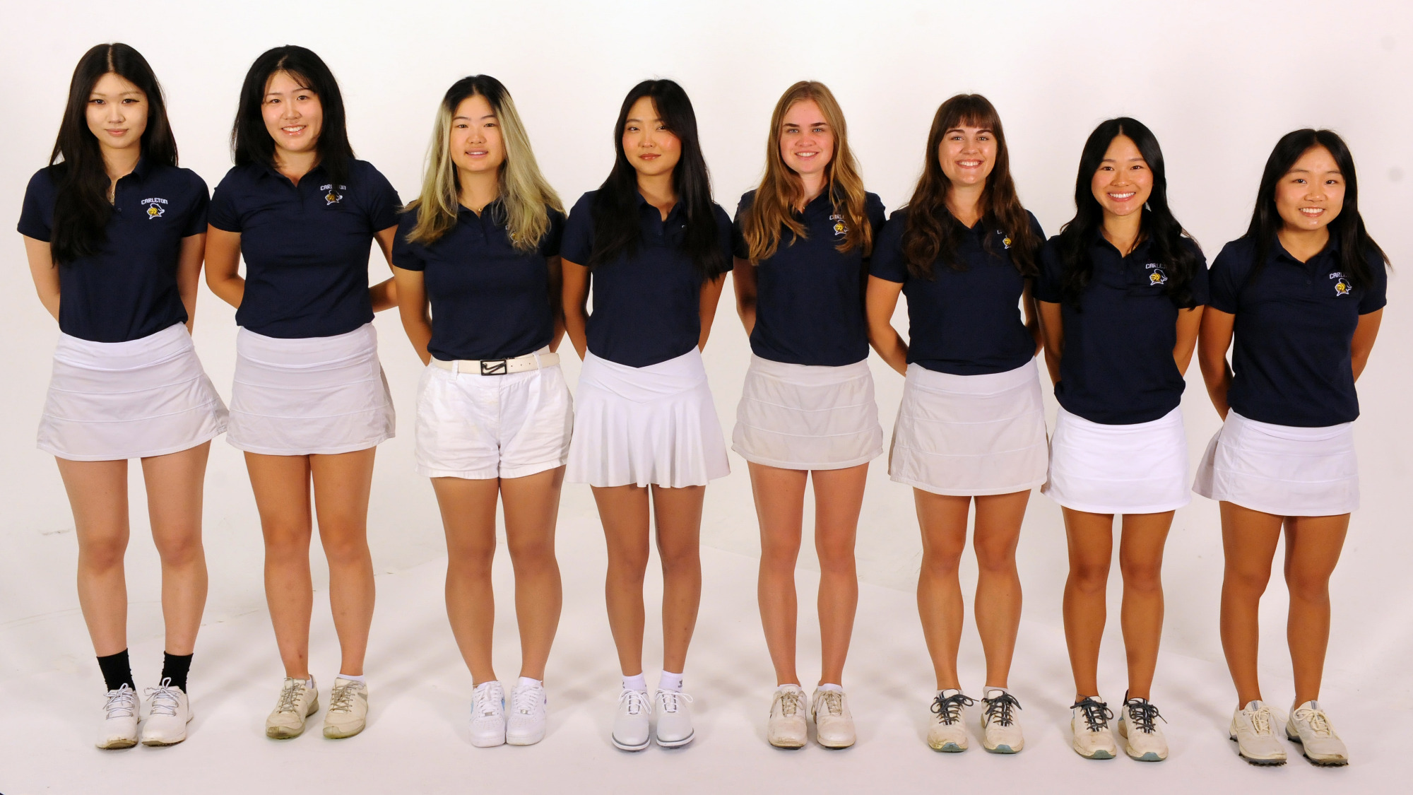 women's golf team members stadning in a line