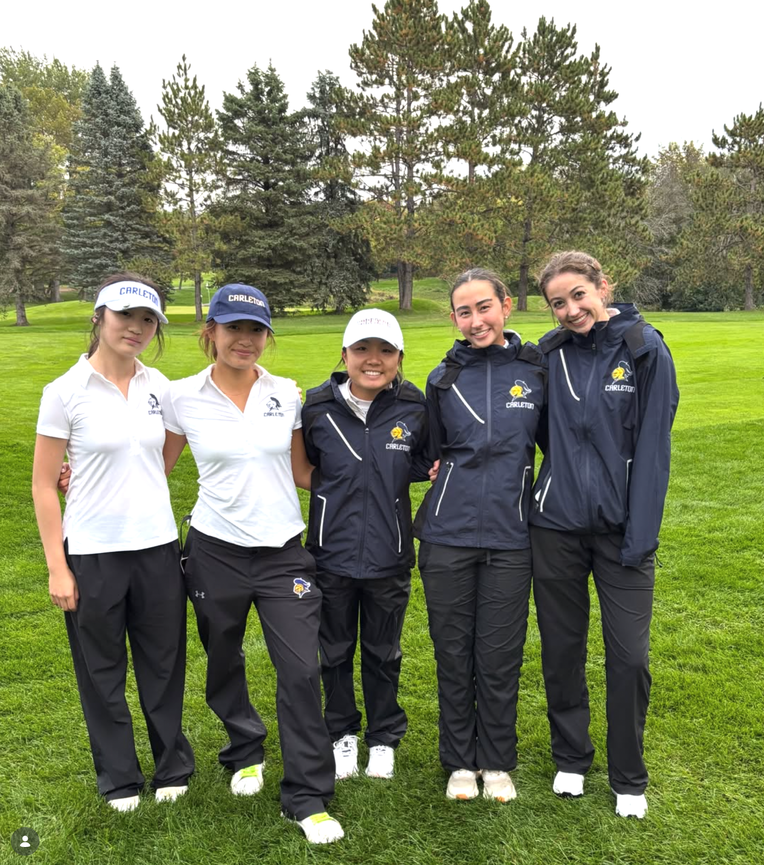 The women's golf team poses together following play at the September Showdown