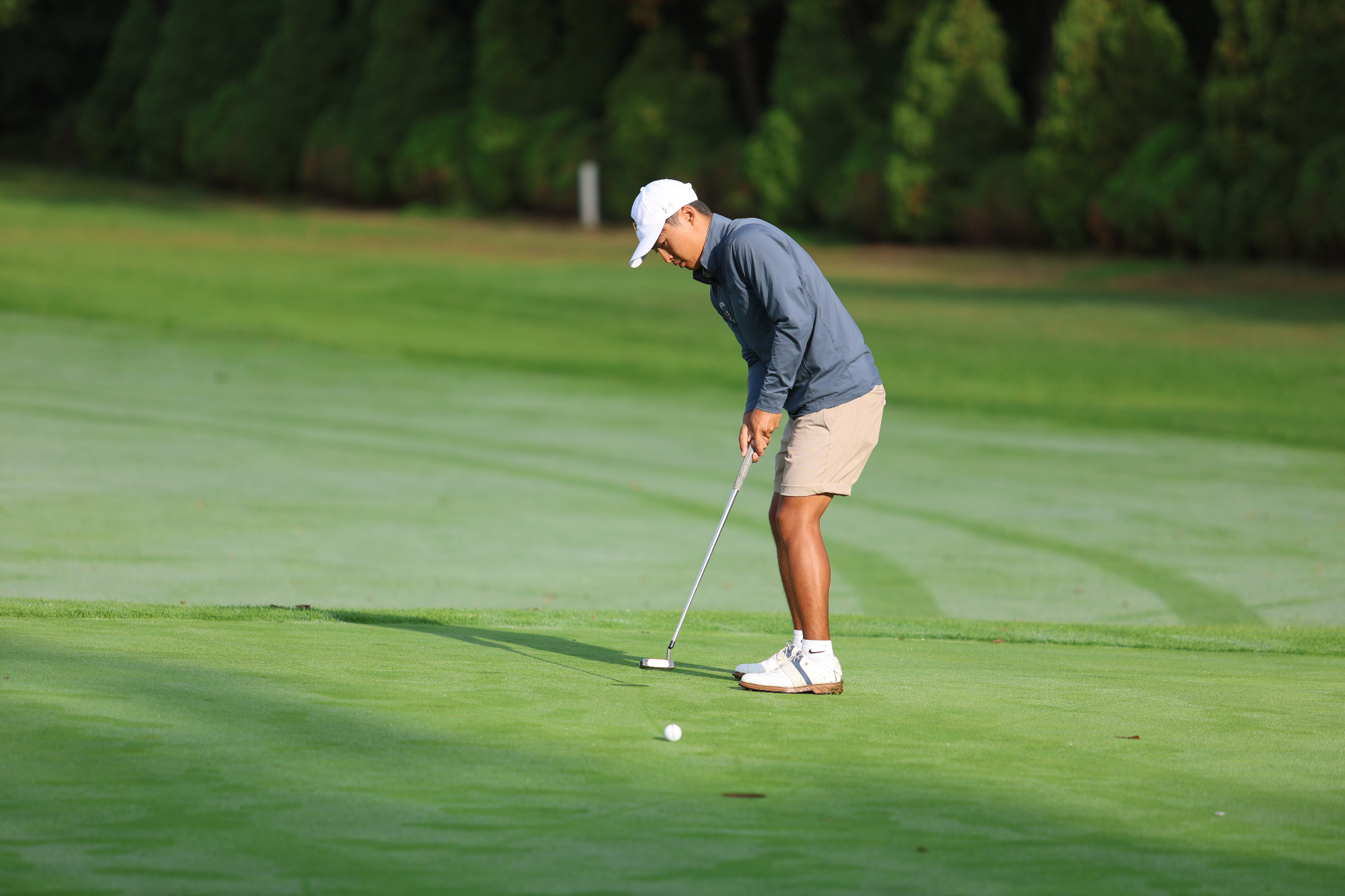 Sam Higaki putting