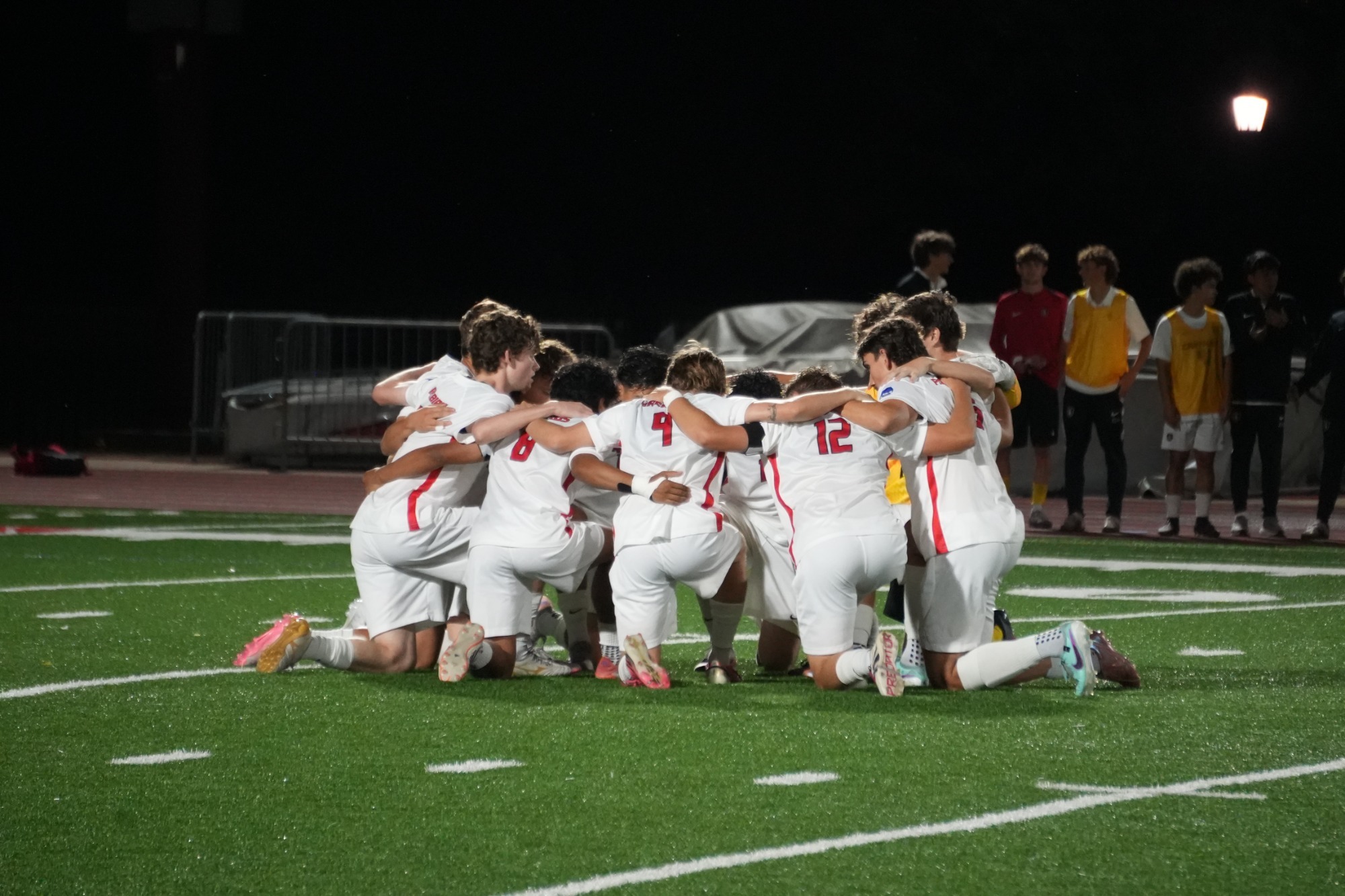 Men's soccer gathers before kickoff