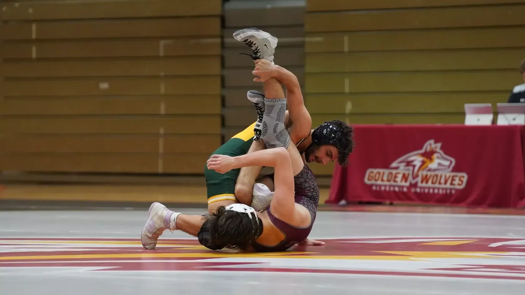 Ethan Liptzin wrestling at Alvernia