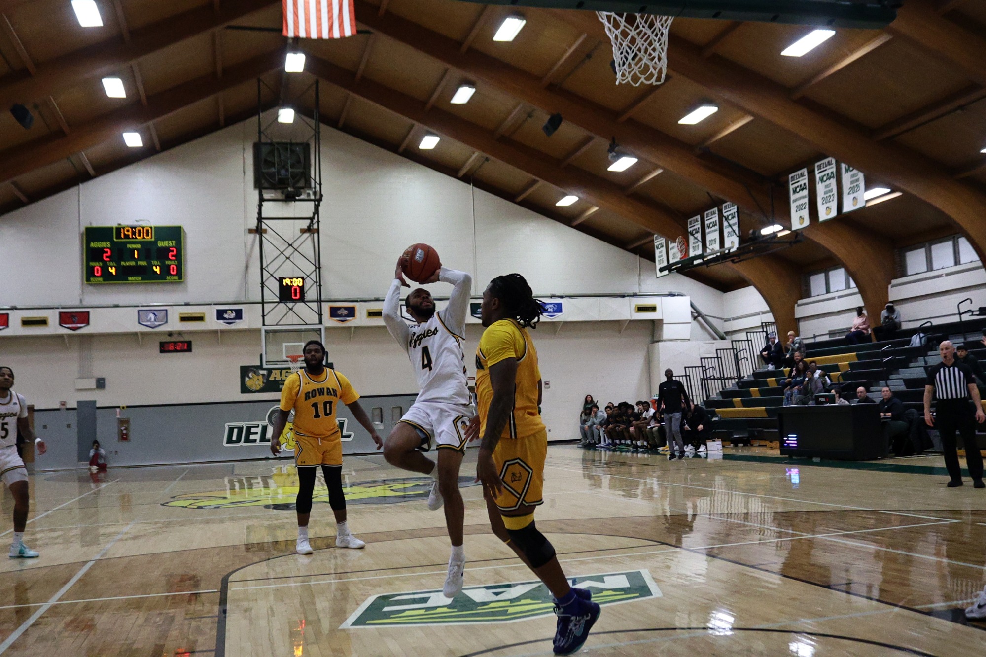 Kamal Johnson playing men's basketball vs. Rowan