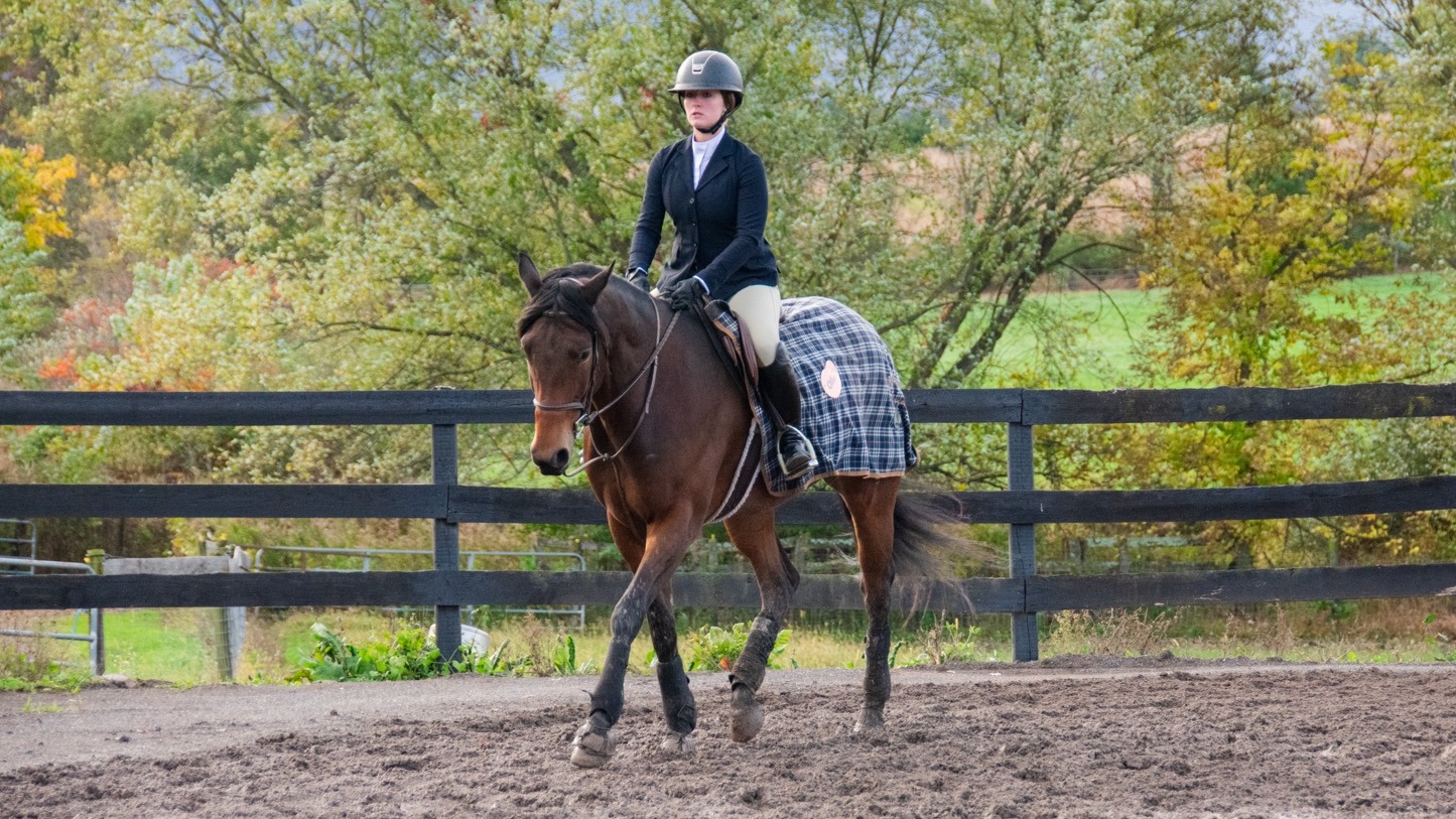 Rhiannon Swimelar riding a horse