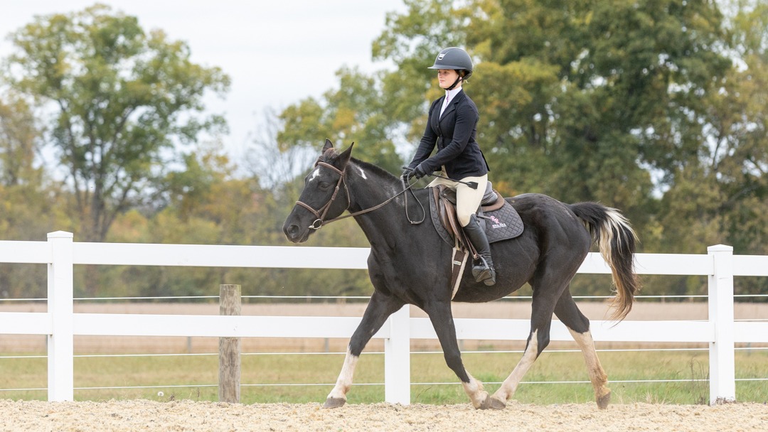 Alicia Smoot riding a horse