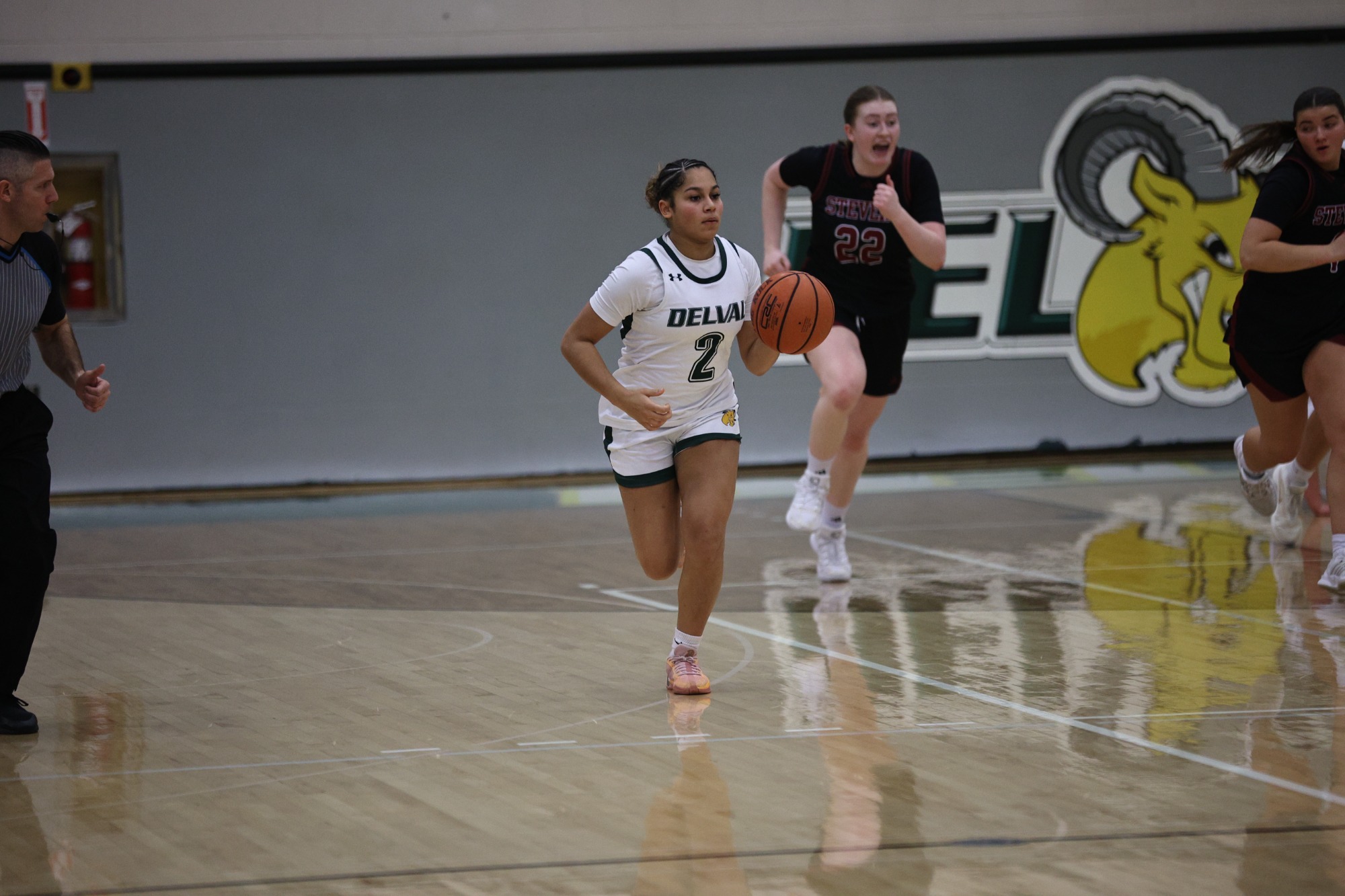 Anijah Davis playing women's basketball vs. Stevens